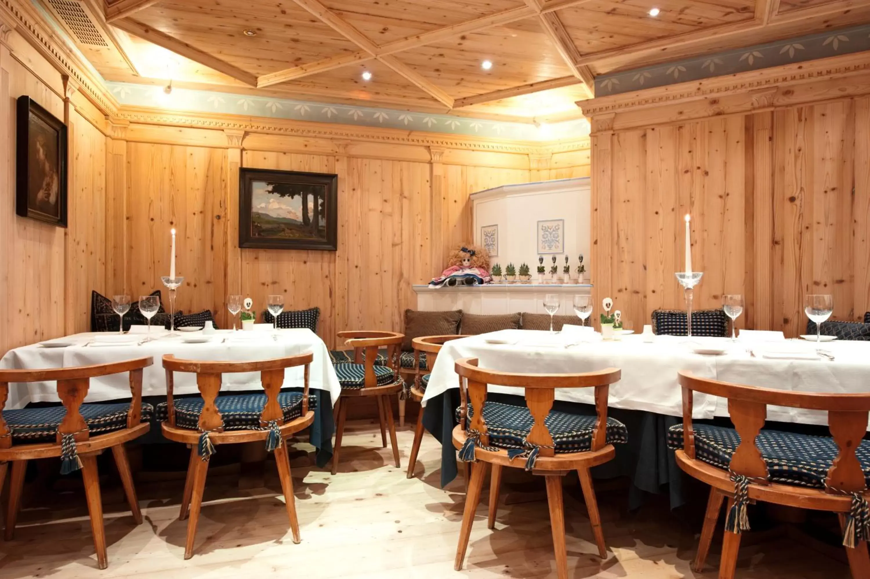 Restaurant/Places to Eat in Alpen Suite Hotel