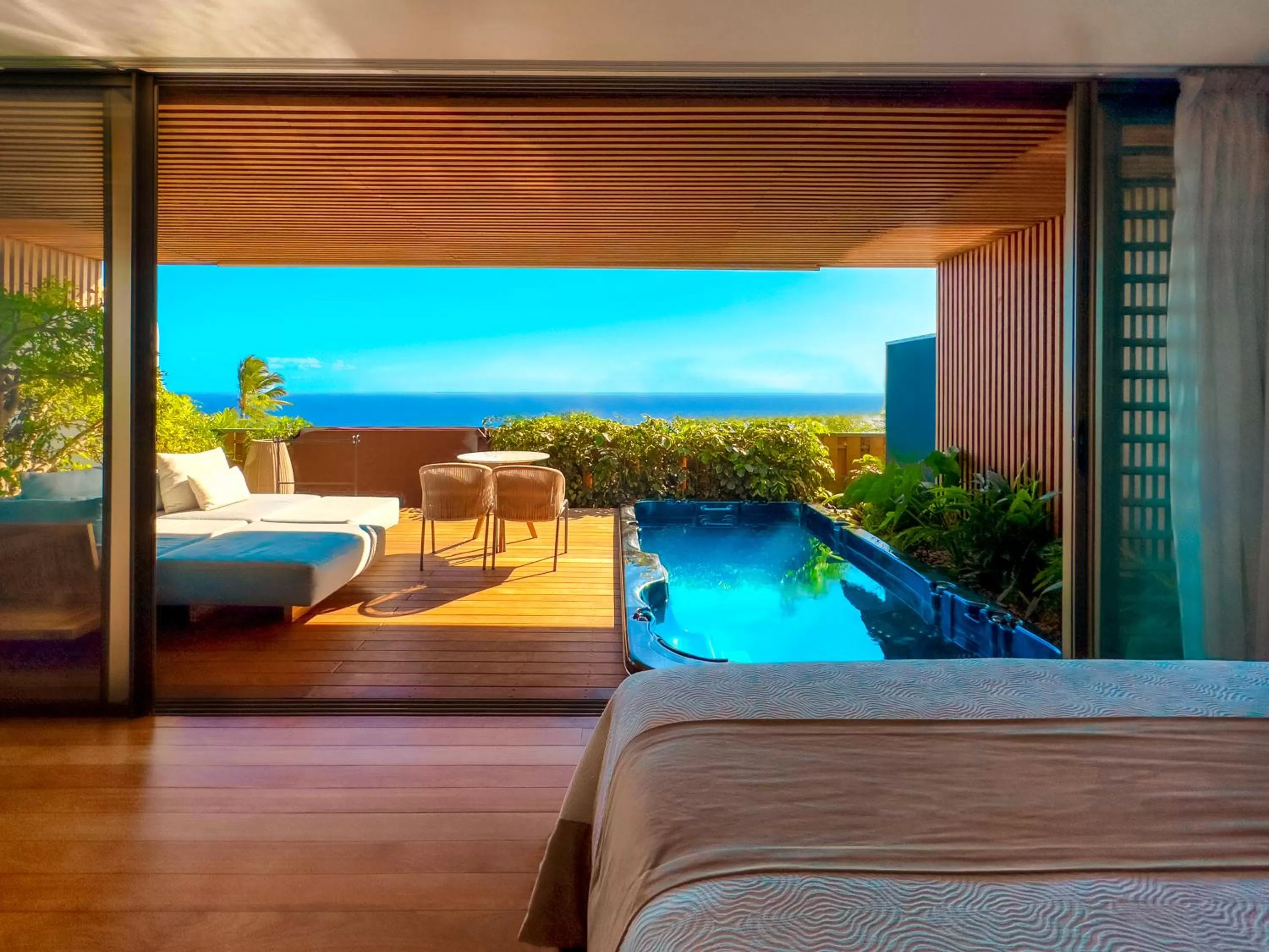 Bed in Blue Margouillat Seaview Hotel-RELAIS & CHATEAUX