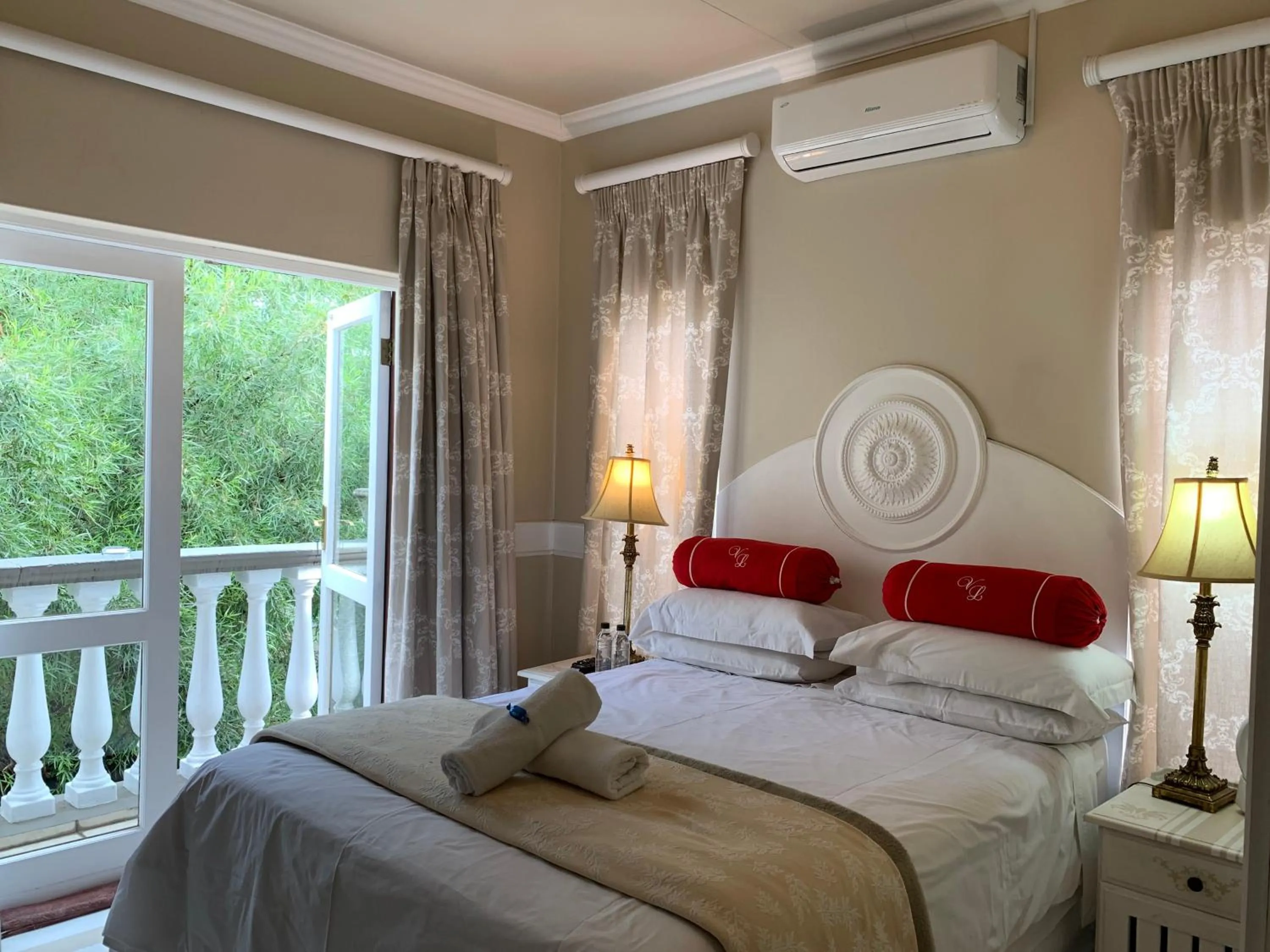 Photo of the whole room, Bed in Villa Lugano Guesthouse