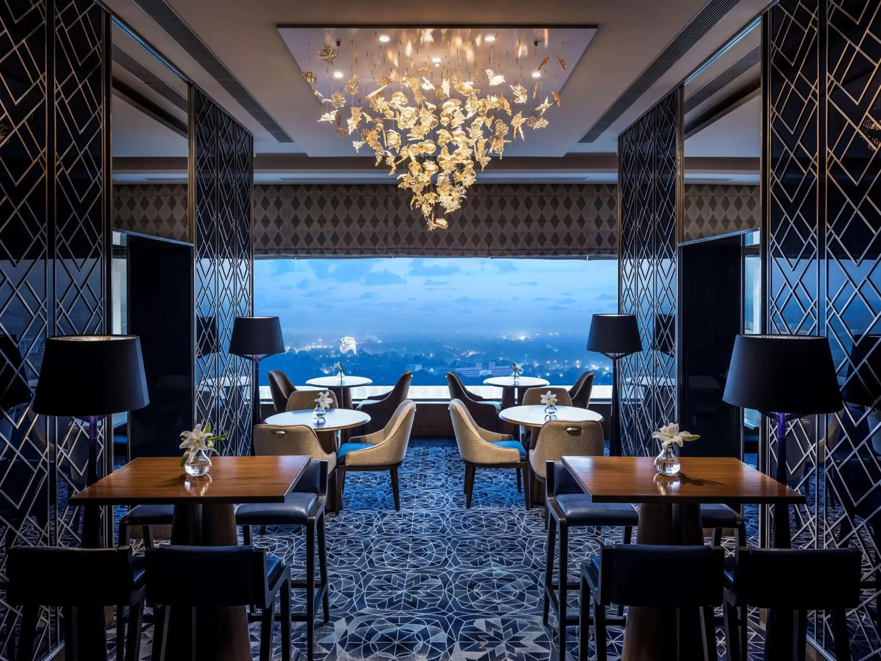 Lounge or bar in Shangri-La Eros New Delhi