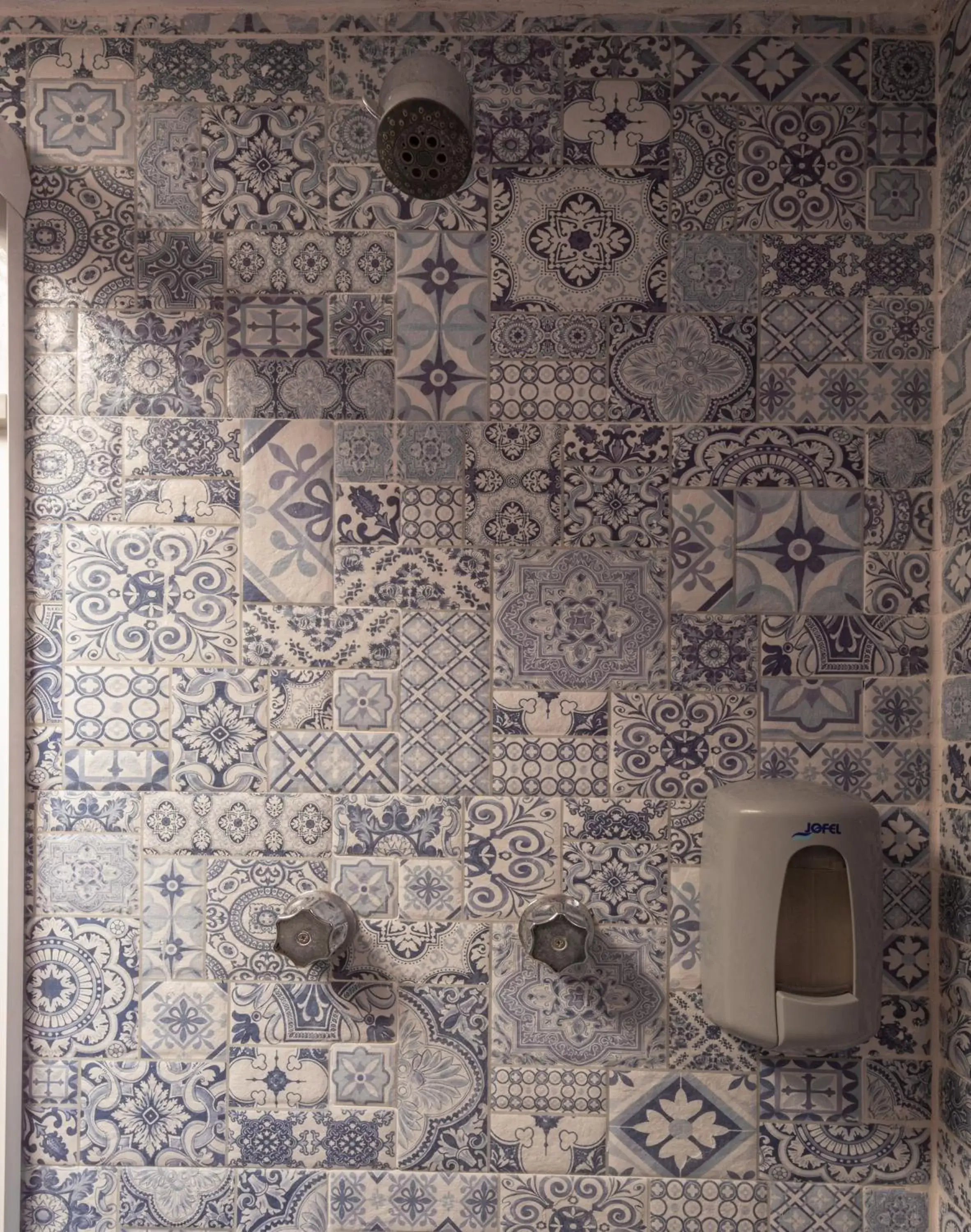 Shower, Bathroom in Hotel Posada Bugambilias