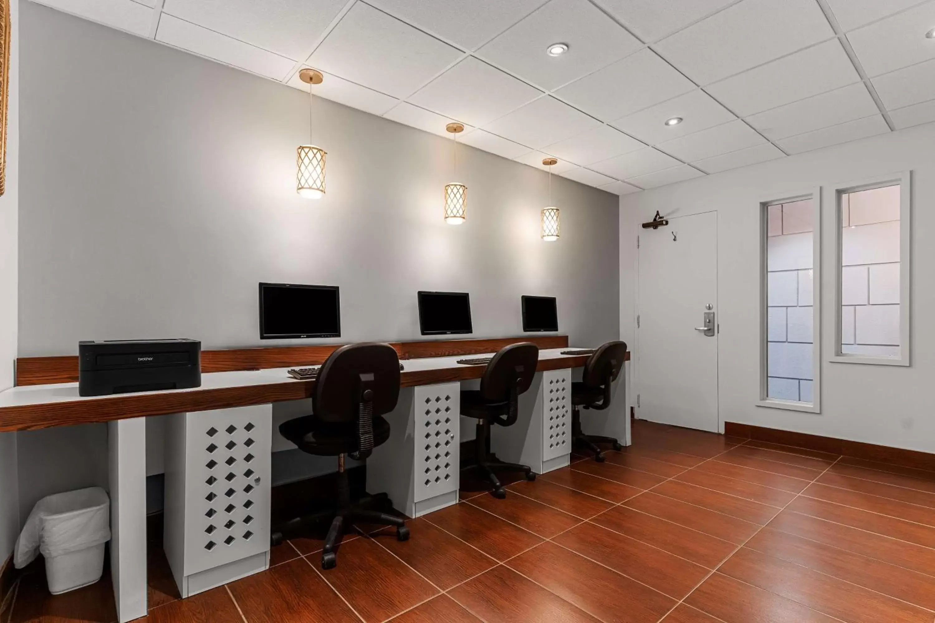 Business facilities in Best Western Ville-Marie Hotel & Suites