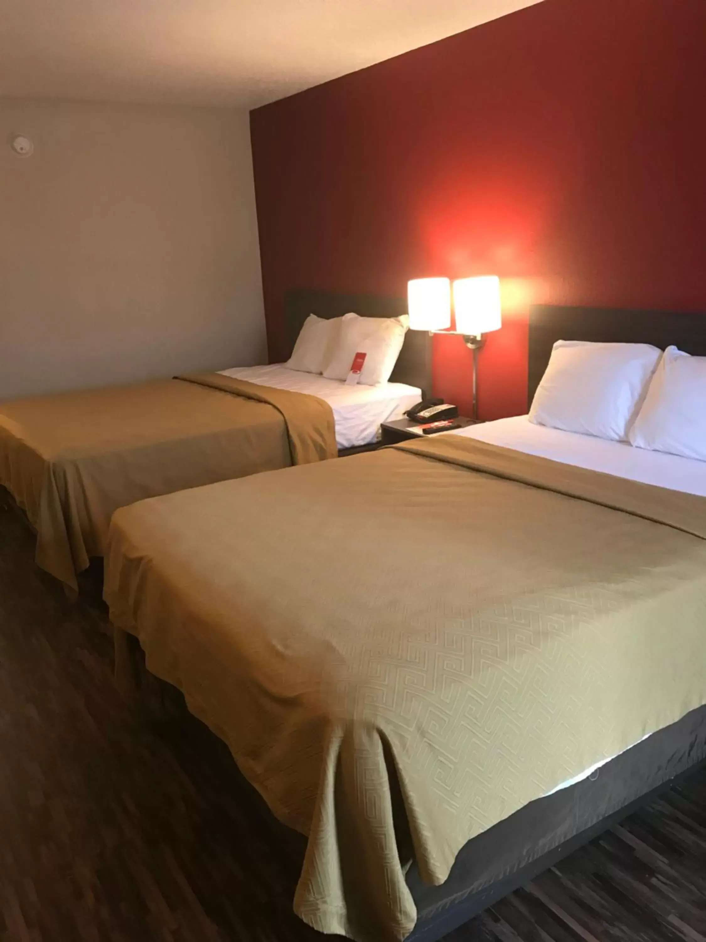 Queen Room with Two Queen Beds - Non-Smoking in Econo Lodge Mifflintown Queen Room with Two Queen Beds - Non-Smoking in Econo Lodge Mifflintown