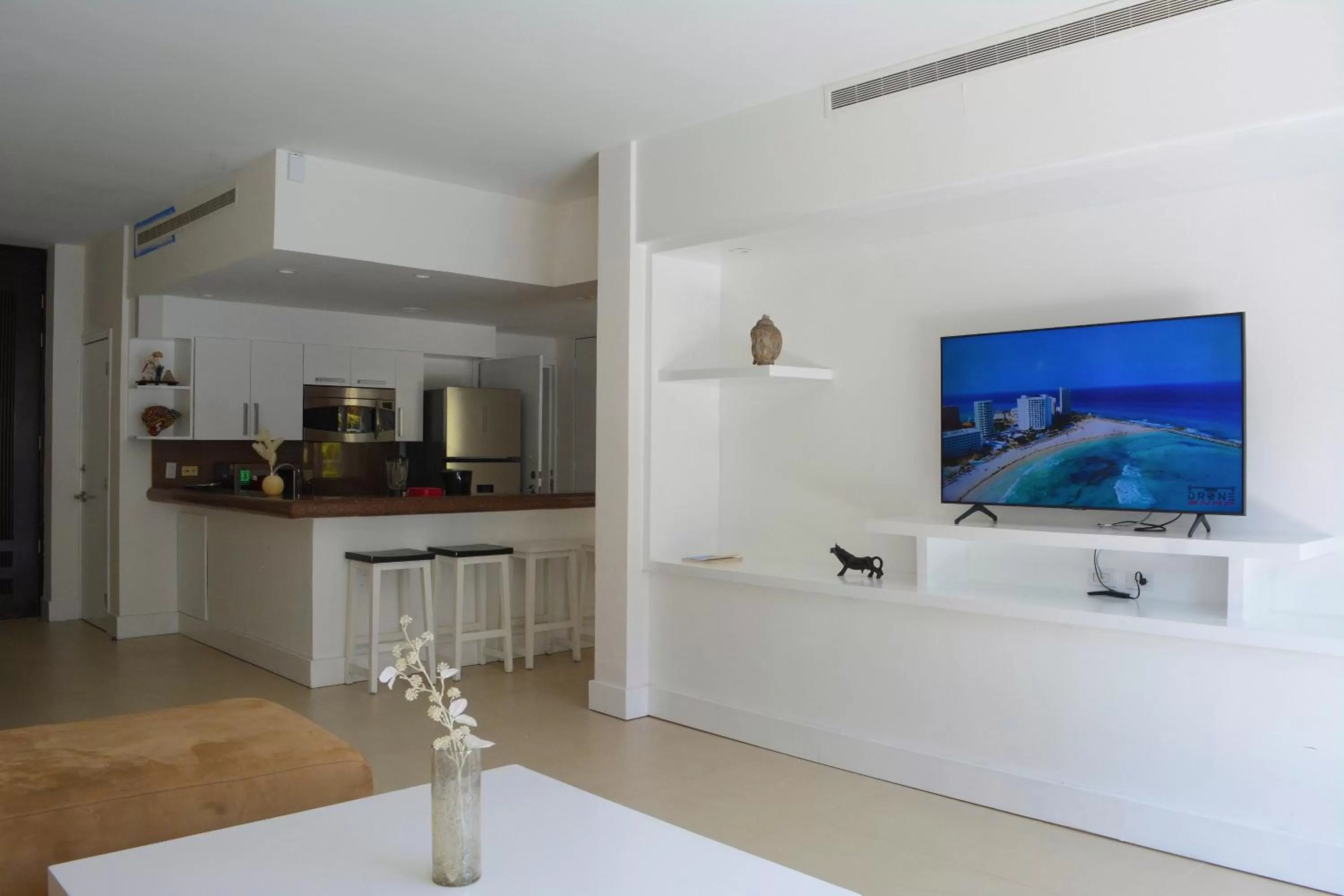 Communal lounge/ TV room, TV/Entertainment Center in Aldea Thai