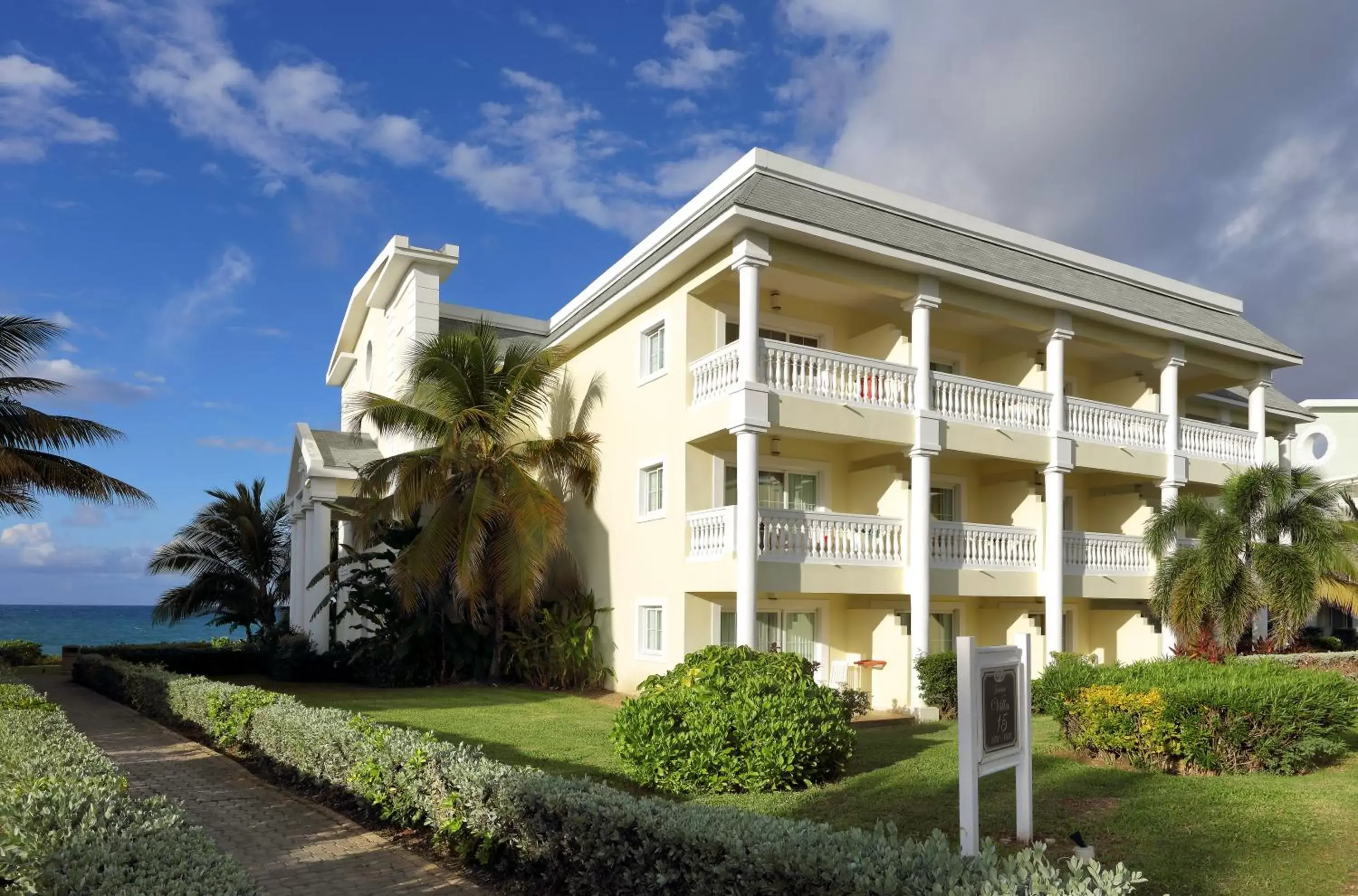 Property Building in Grand Palladium Lady Hamilton Resort & Spa - All Inclusive