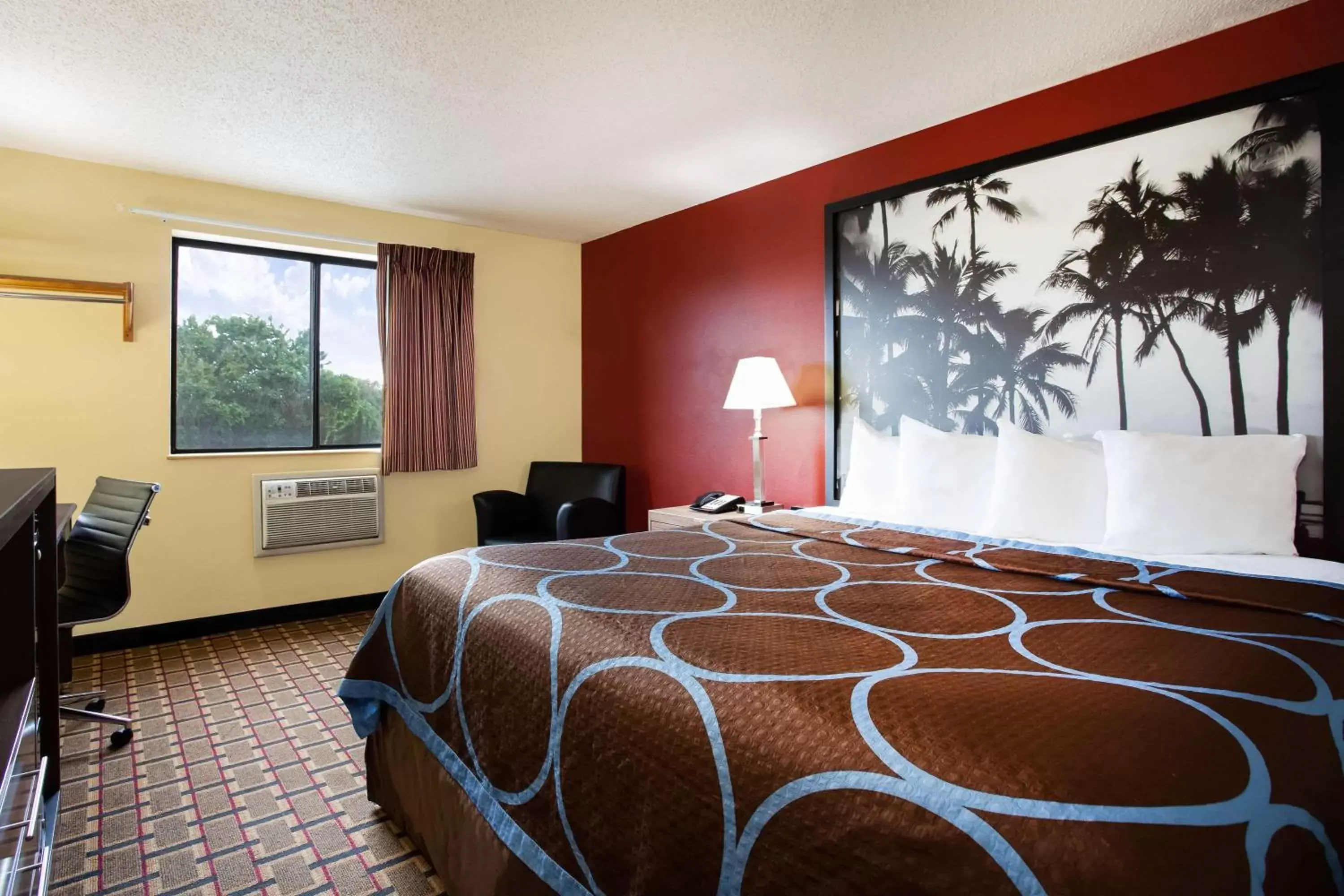 Photo of the whole room, Bed in Super 8 by Wyndham Chester/Richmond Area