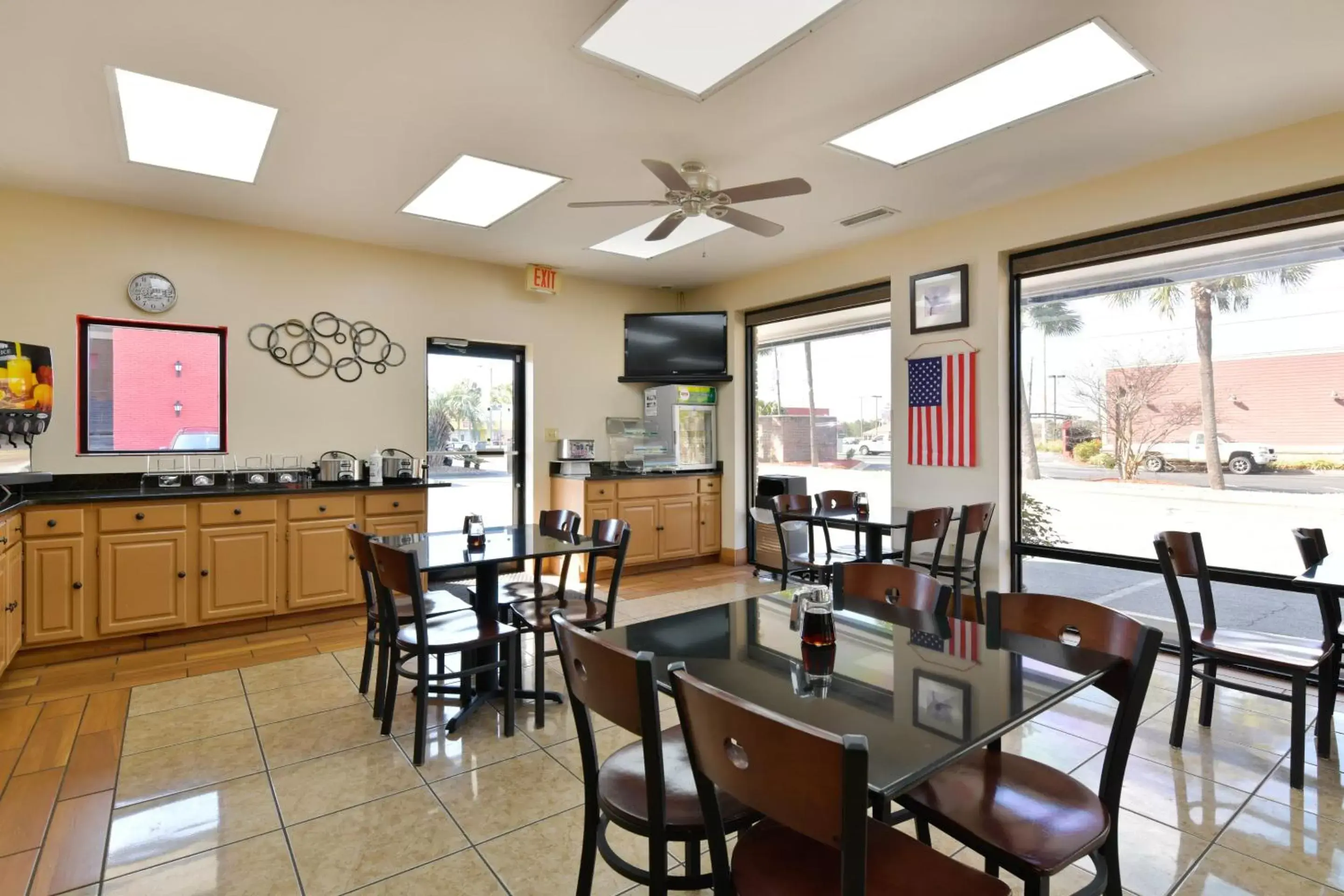 Dining area, Restaurant/Places to Eat in OYO Hotel Twin Lake- Lake Park Valdosta area