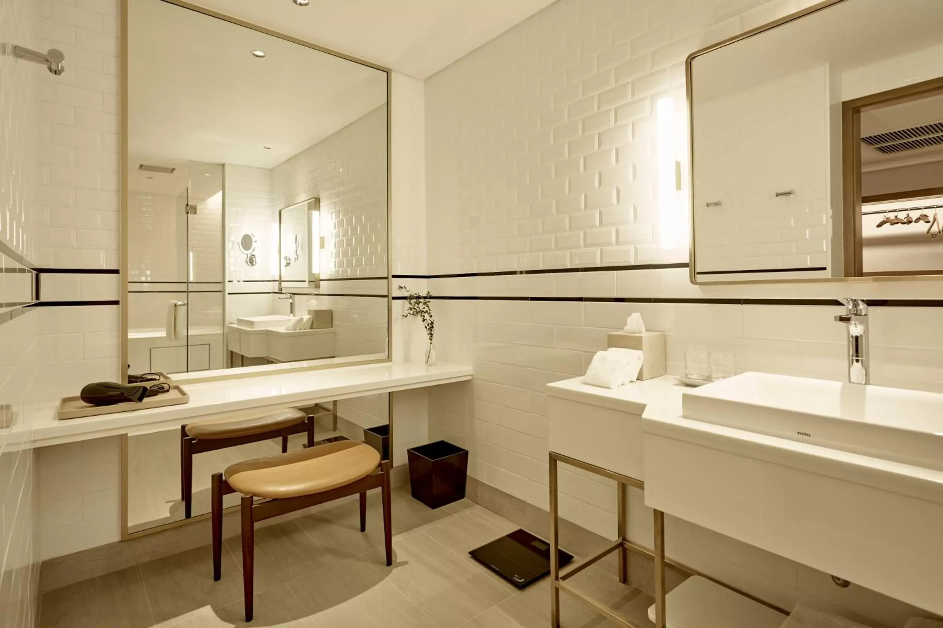 Bathroom in Montien Hotel Surawong Bangkok