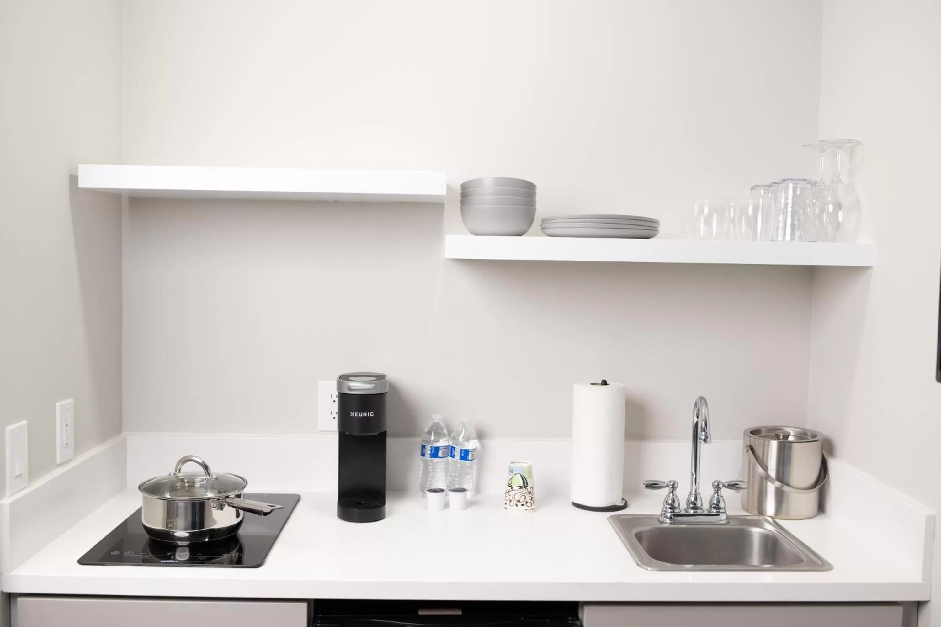 Kitchen or kitchenette in Omeo Suites