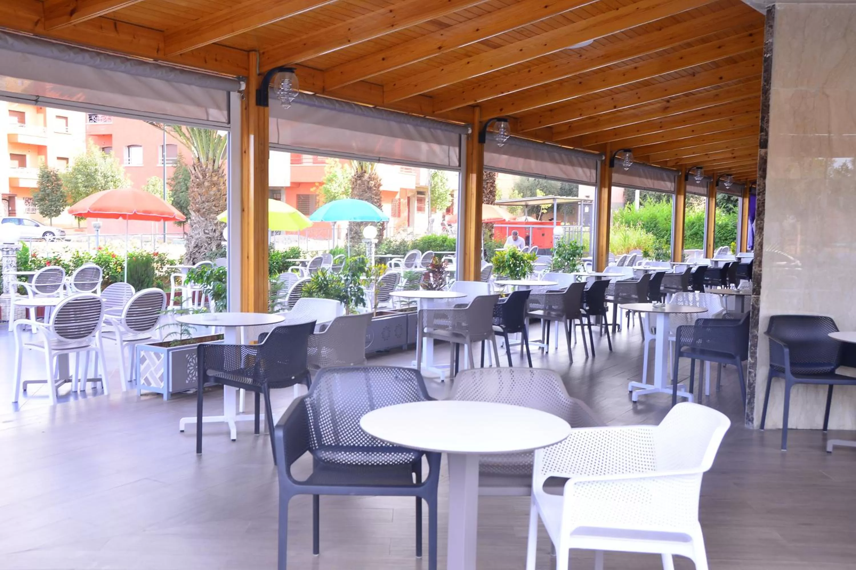 Hôtel Hadaik Ain Asserdoune