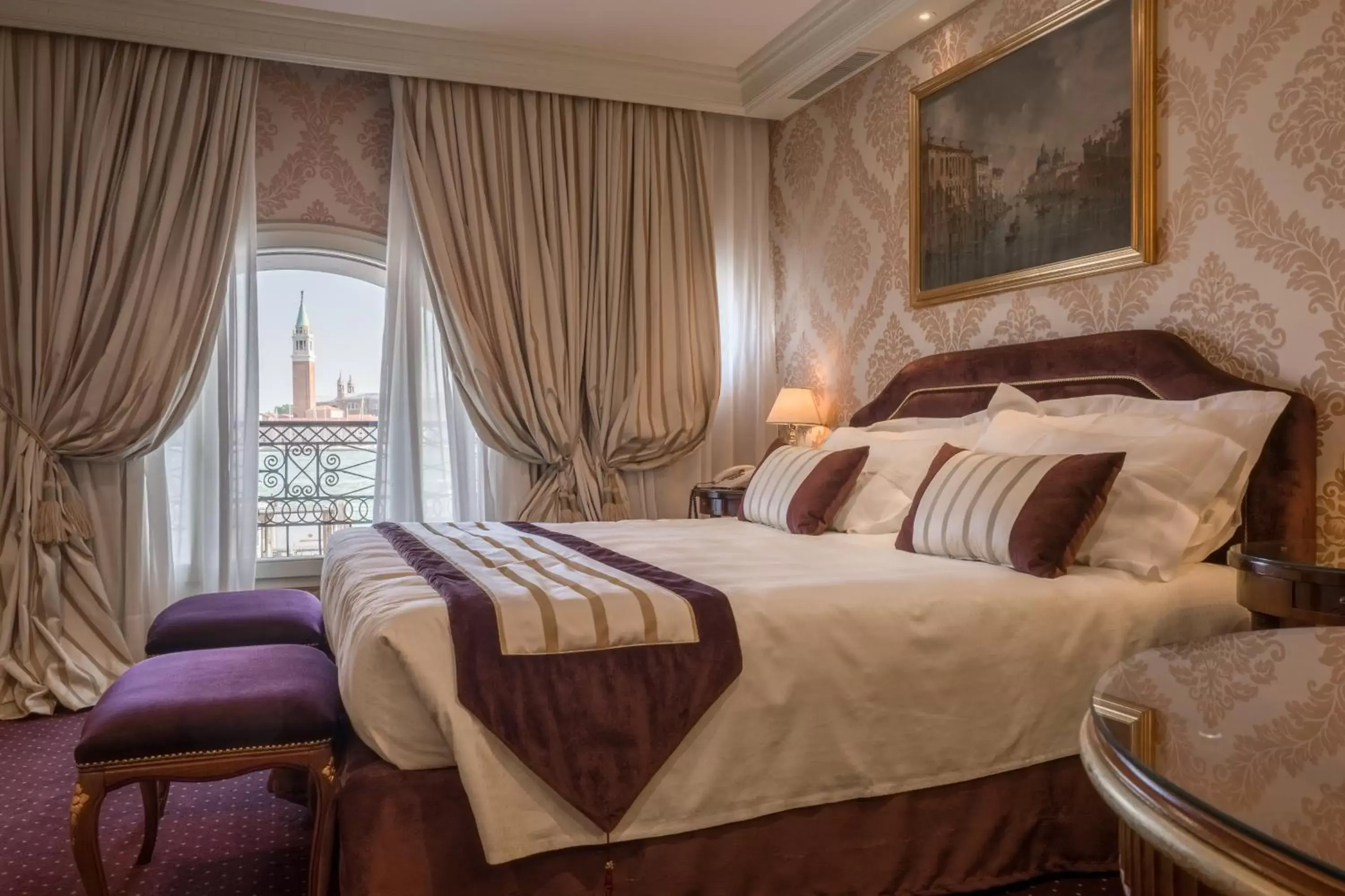 View (from property/room), Bed in Londra Palace Venezia