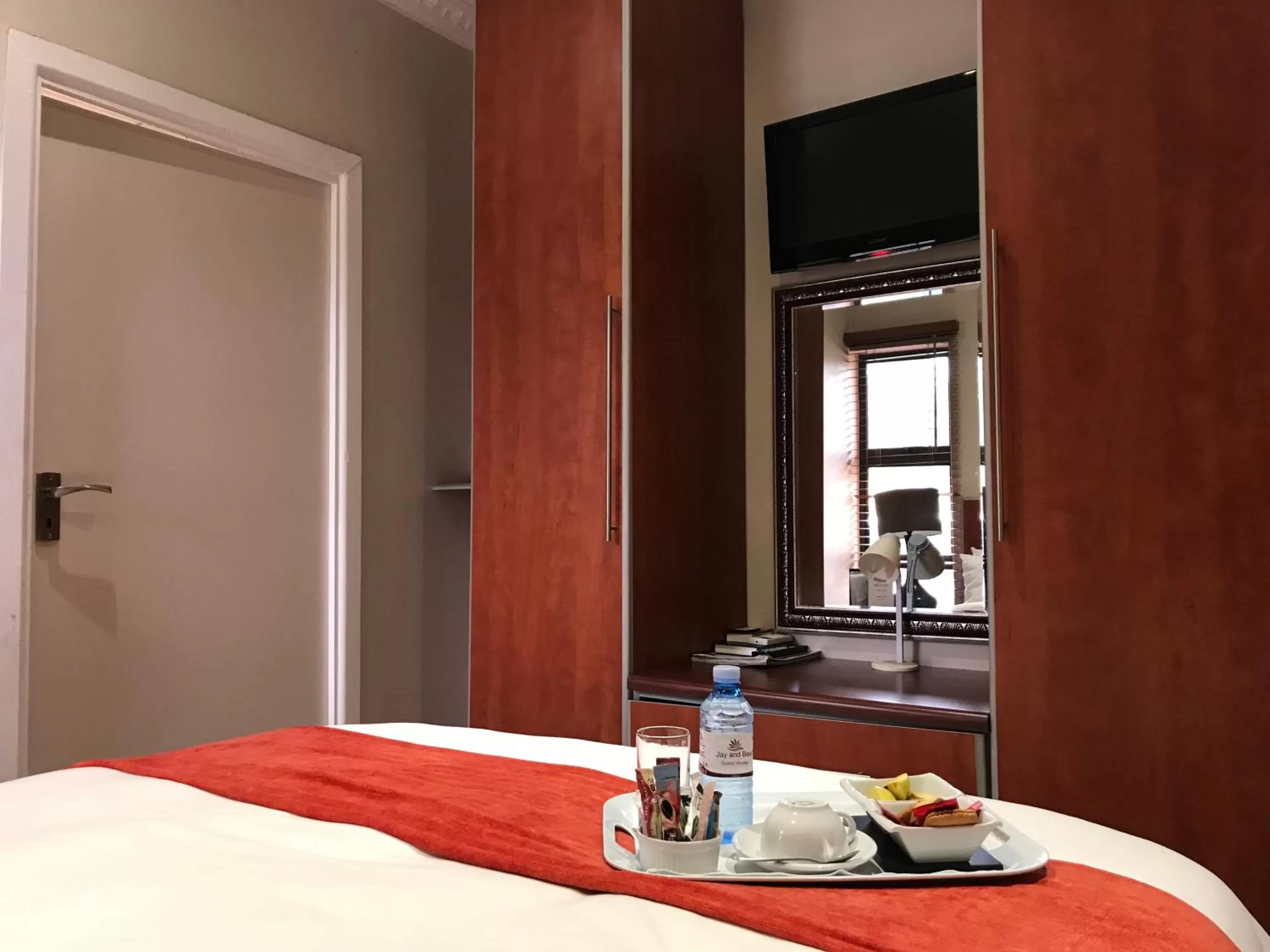 Bed in Jay and Bee Guesthouse