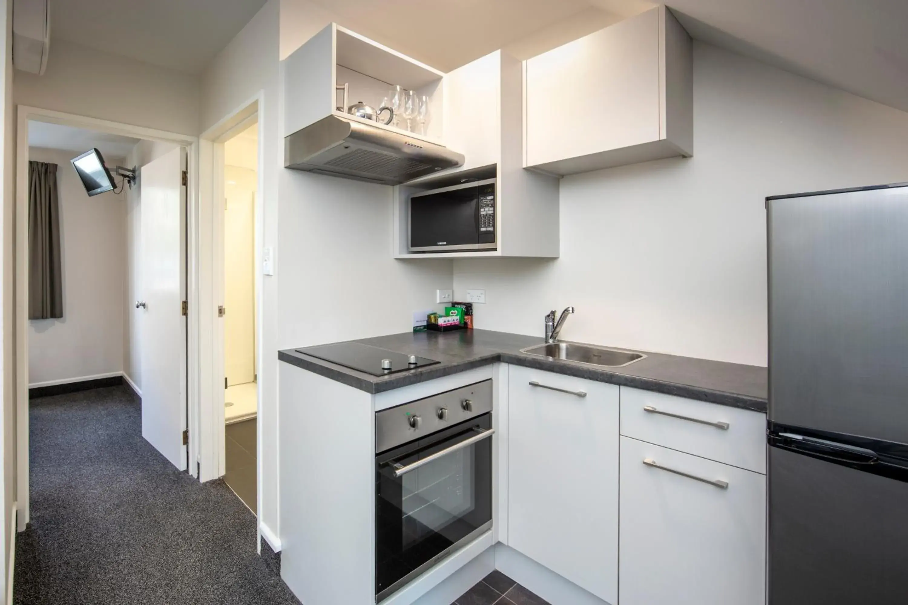 Kitchen or kitchenette, Kitchen/Kitchenette in Ashford Motor Lodge