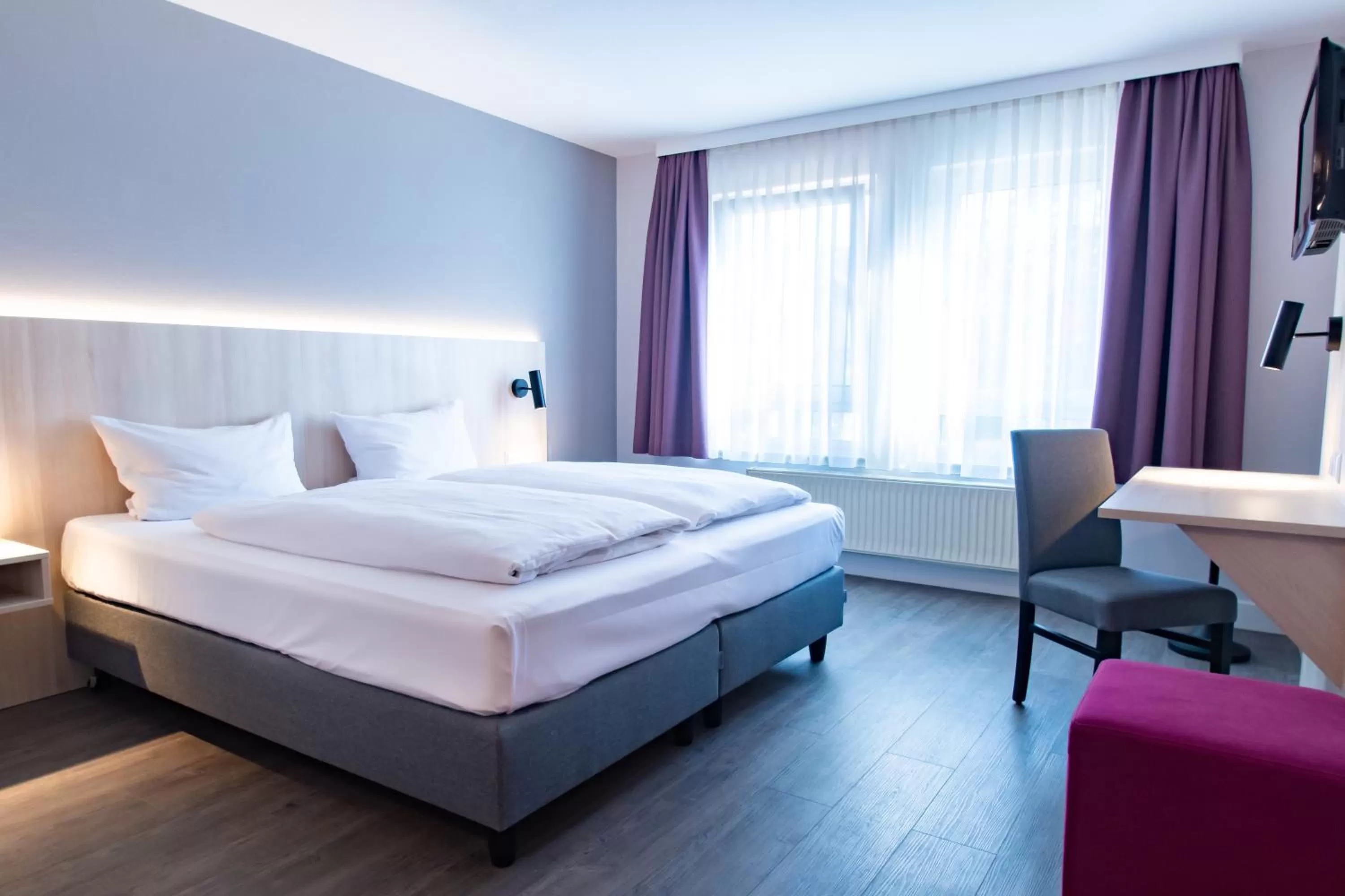Photo of the whole room, Bed in Taste Hotel Hockenheim
