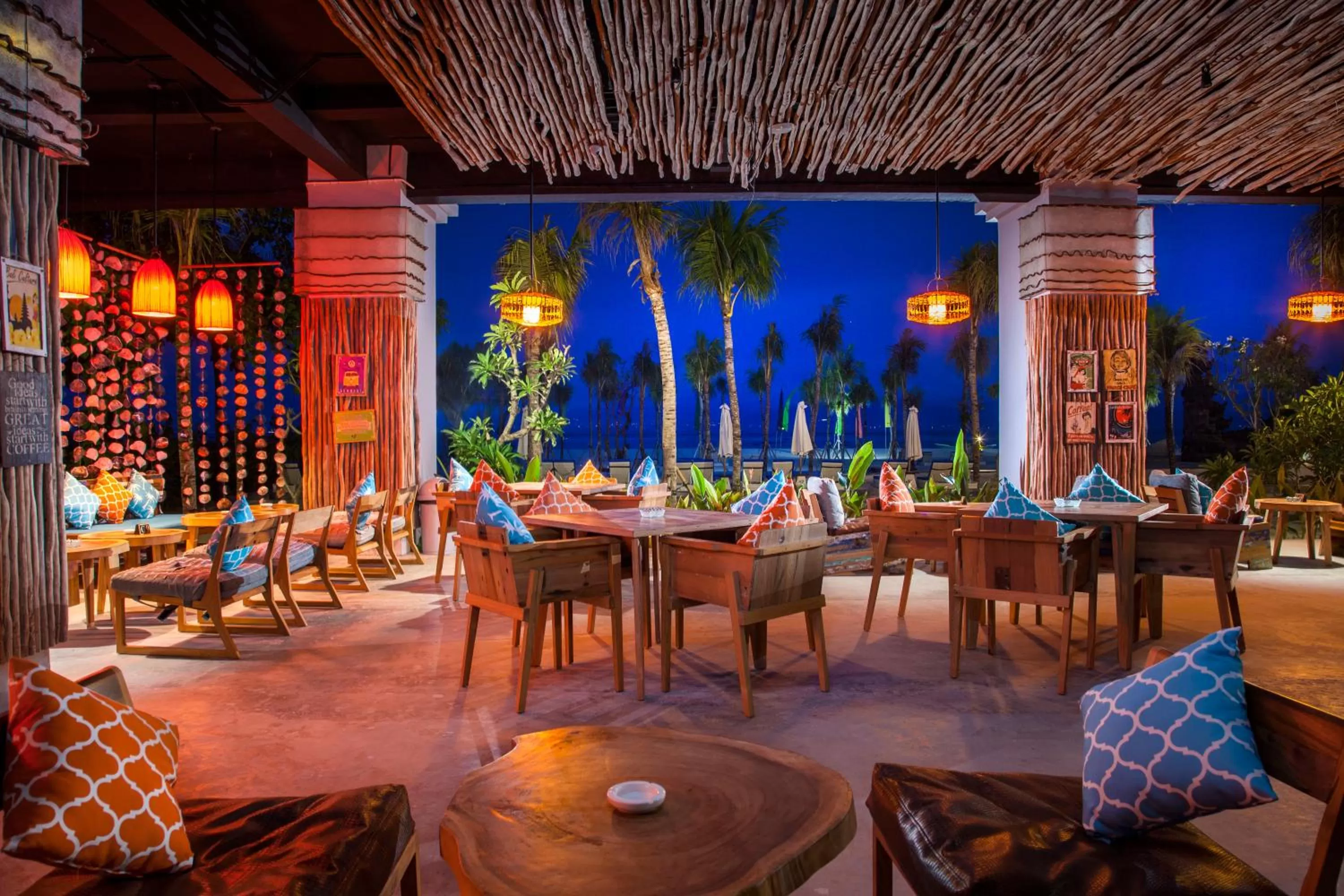 Restaurant/places to eat in Mahagiri Resort Nusa Lembongan