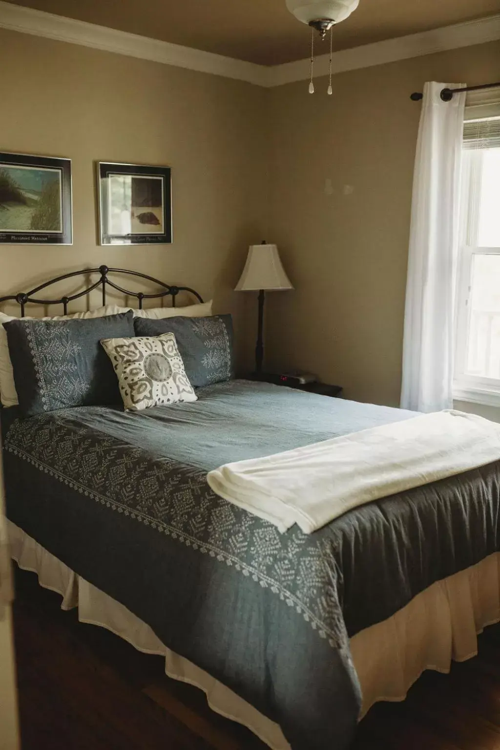 Bedroom, Bed in Carriage House Inn Four and a Half Stars