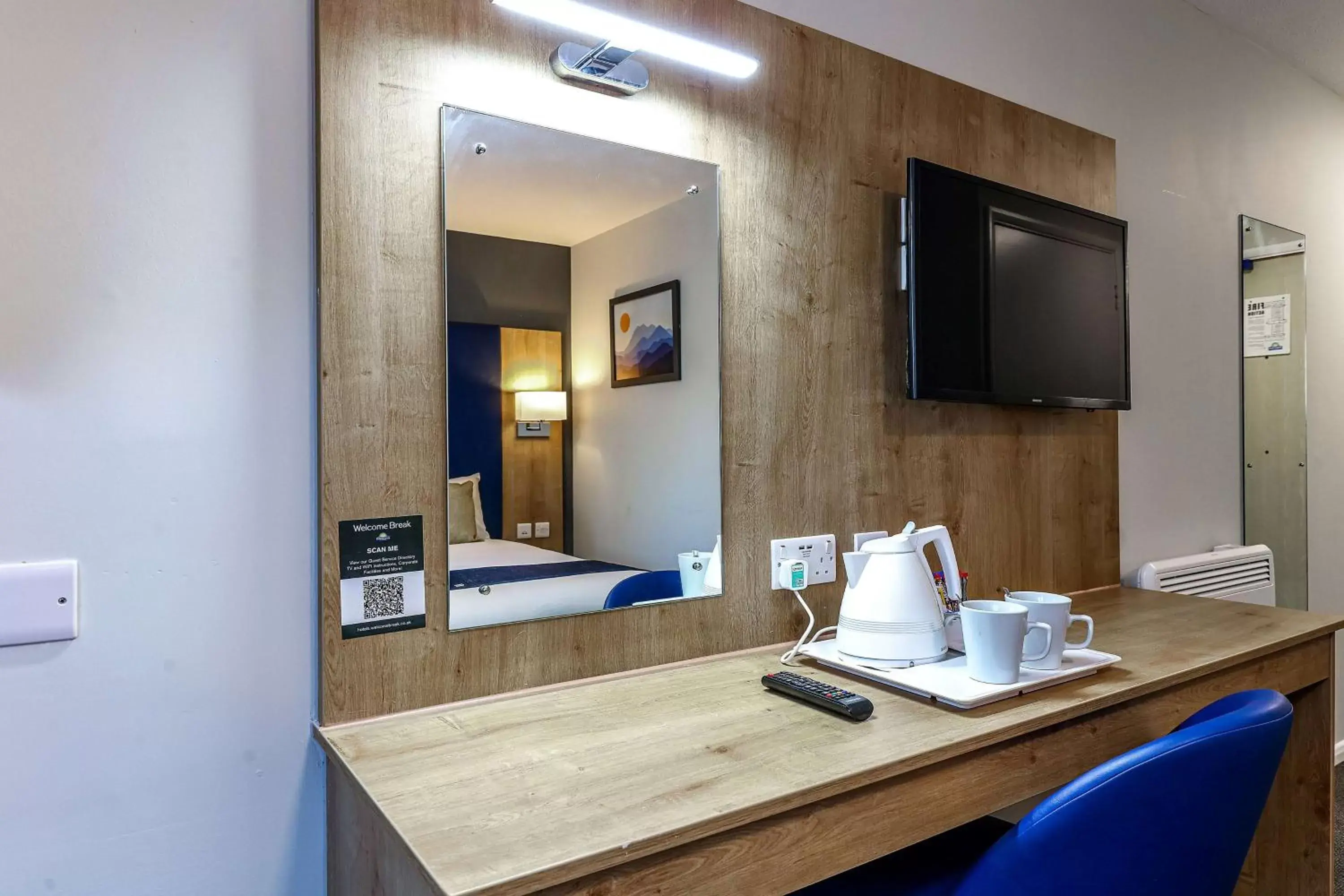 Photo of the whole room, TV/Entertainment Center in Days Inn London Stansted Airport