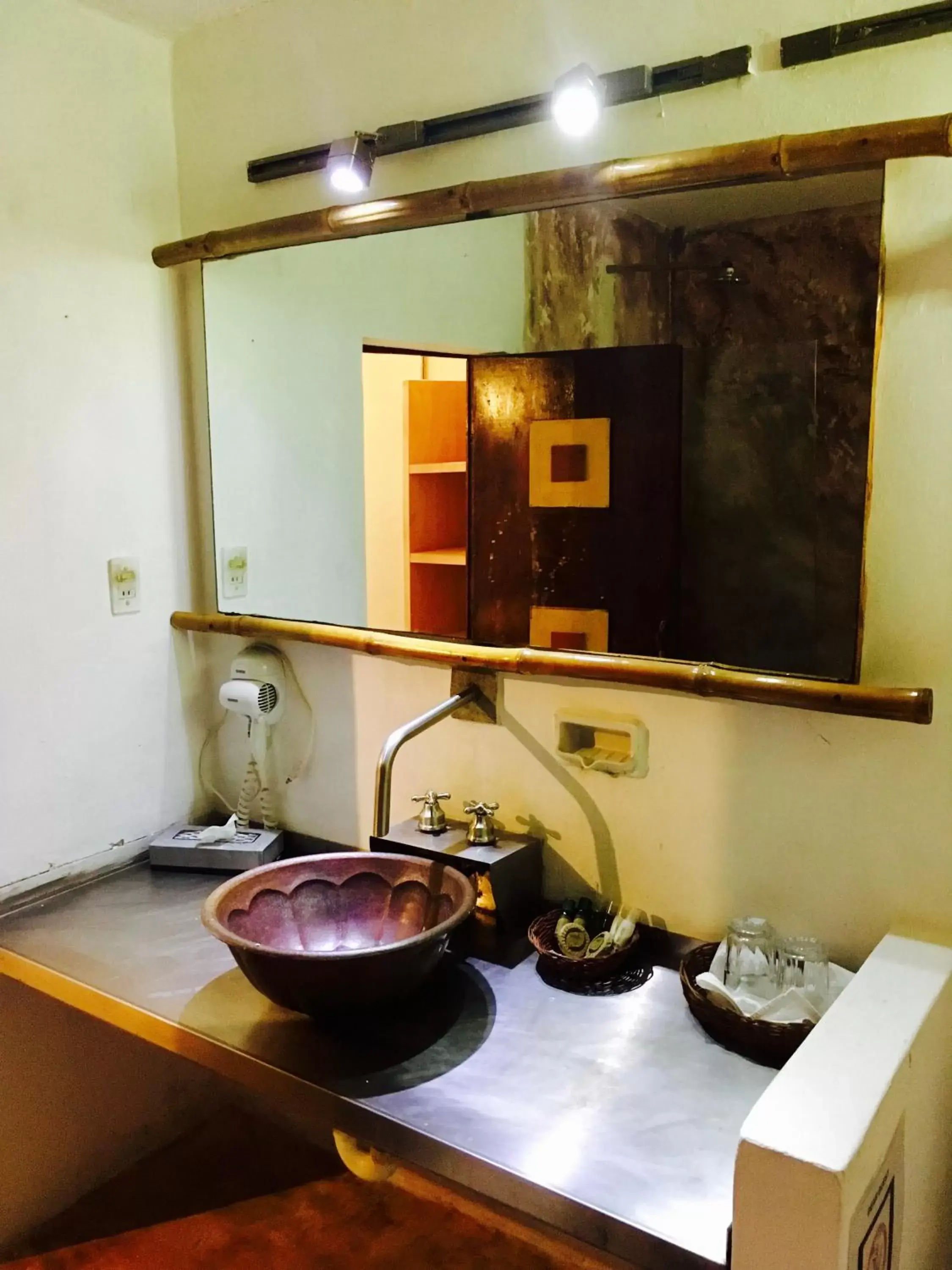 Bathroom, Kitchen/Kitchenette in Maria's Kan Kin