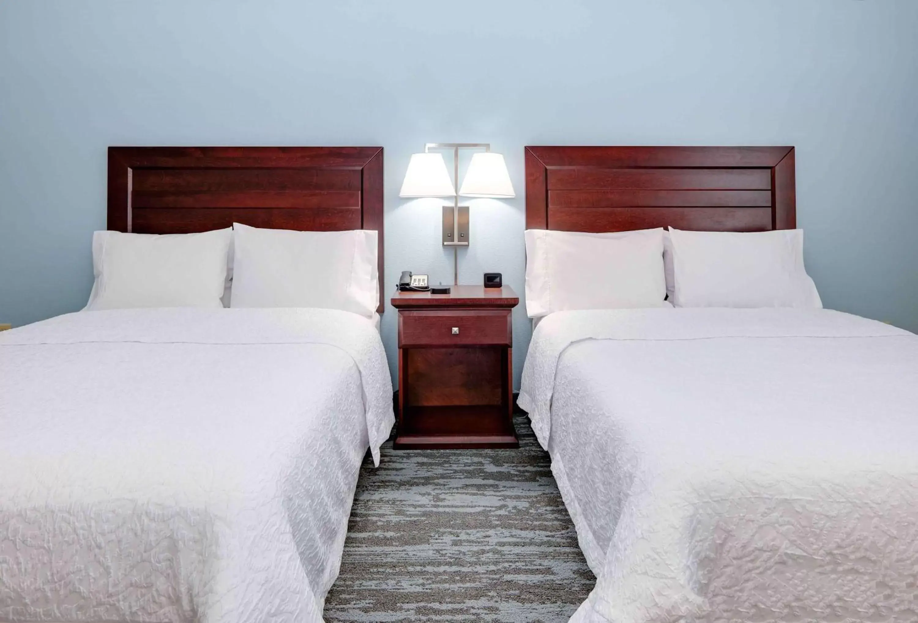 Bed in Hampton Inn & Suites Dallas-Arlington-South