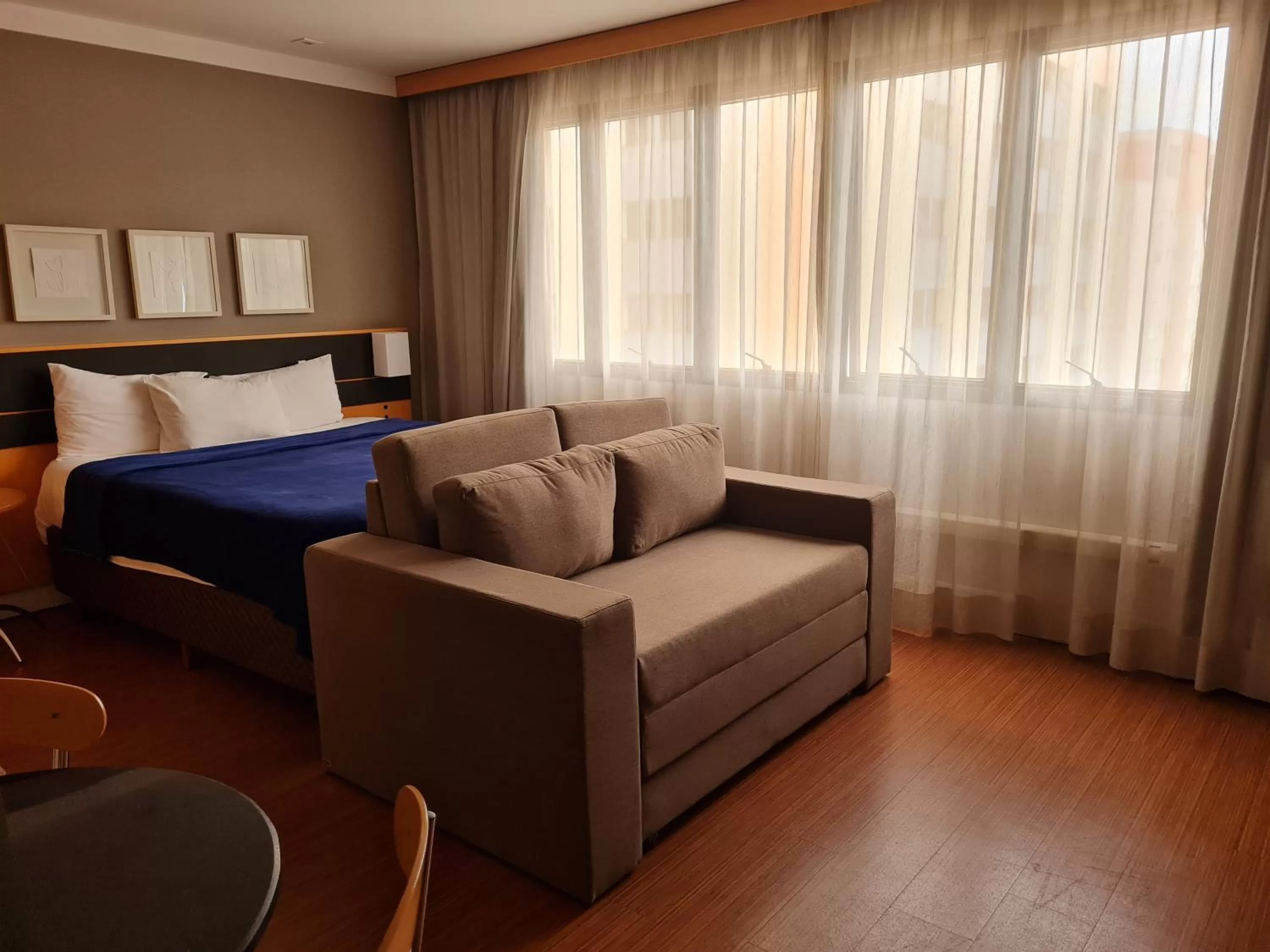 Seating Area in (1704)Flat executive jardins(apt particular)