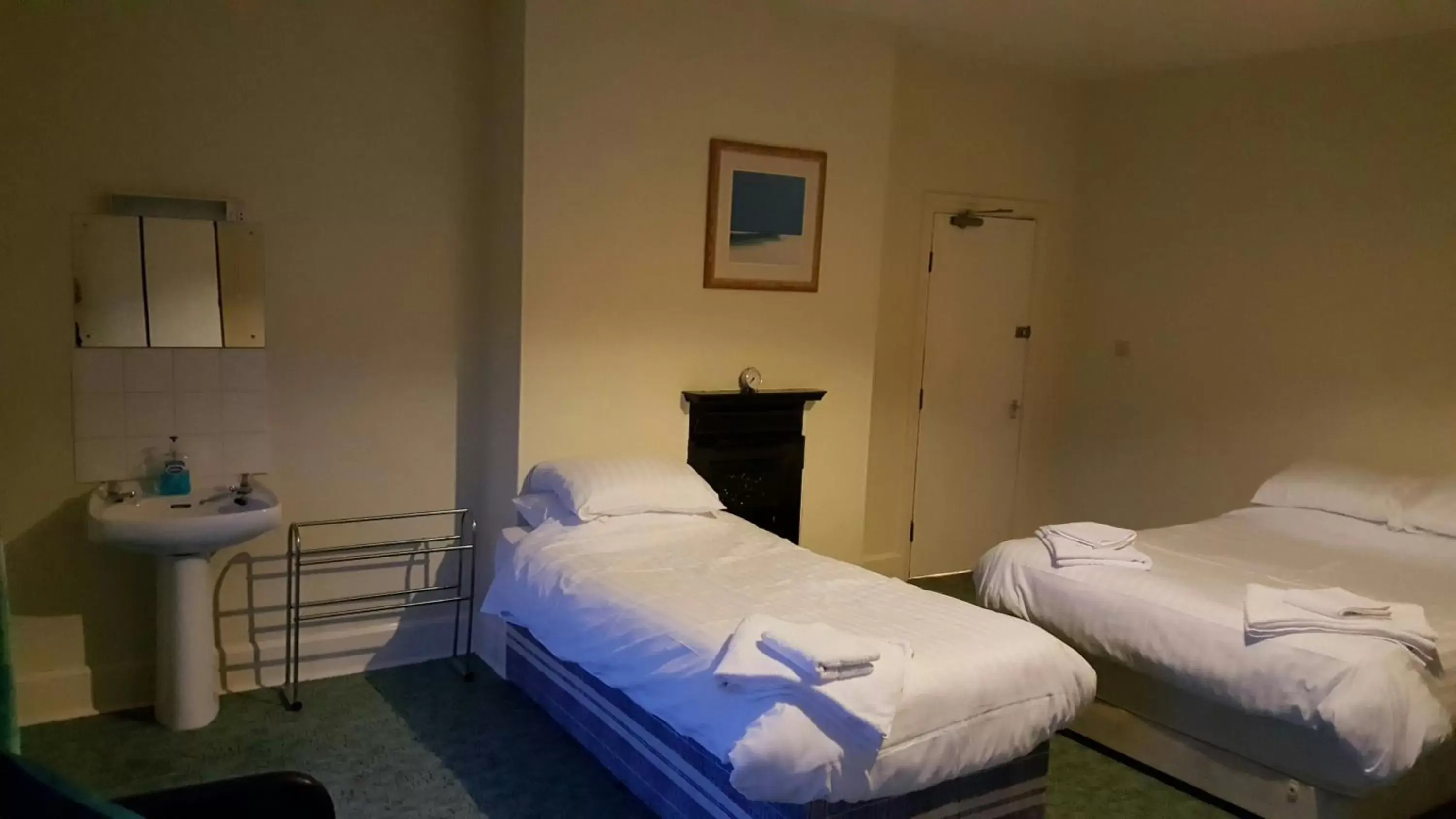 Photo of the whole room, Bed in Station Hotel