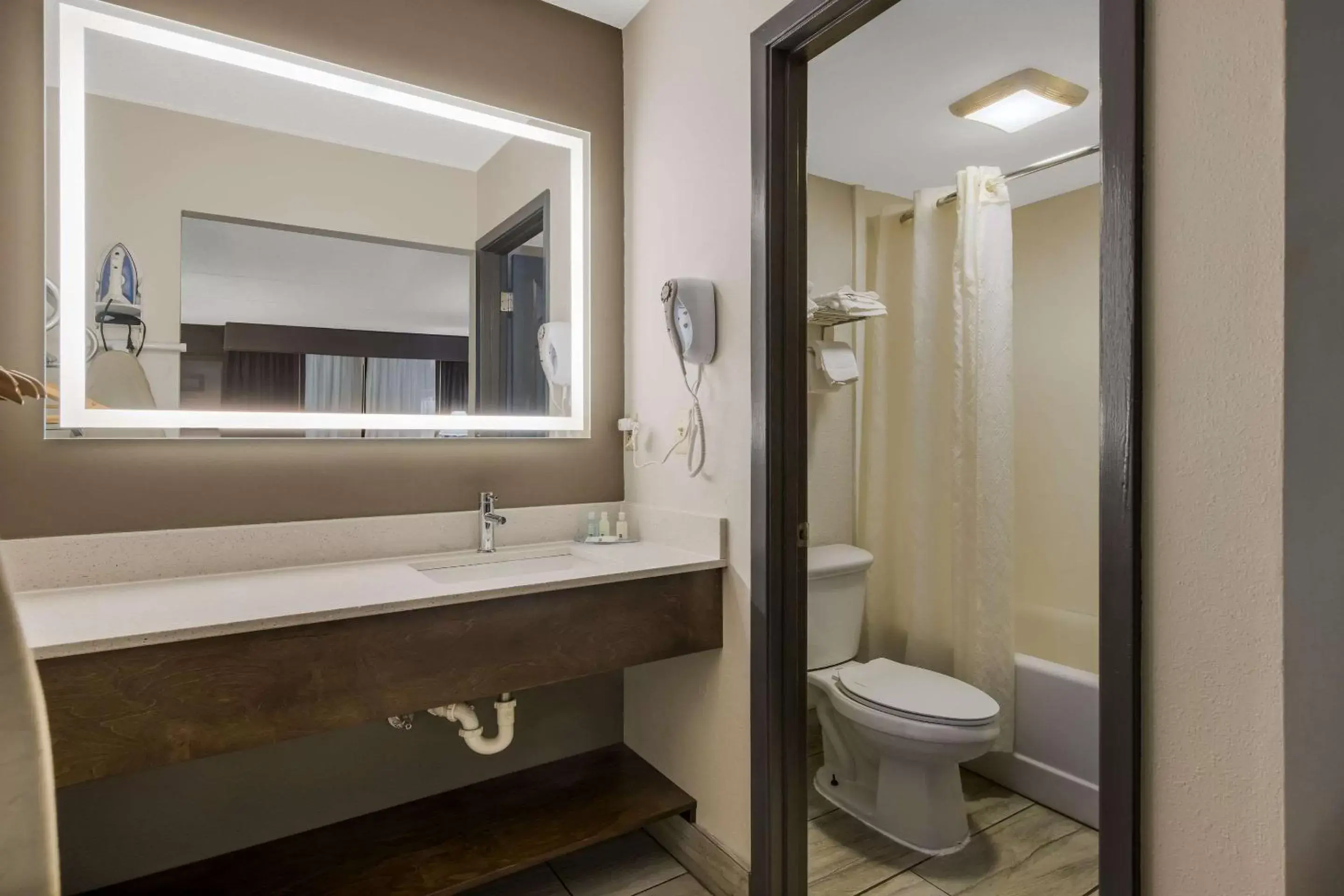 Bedroom, Bathroom in Quality Inn Asheville Airport