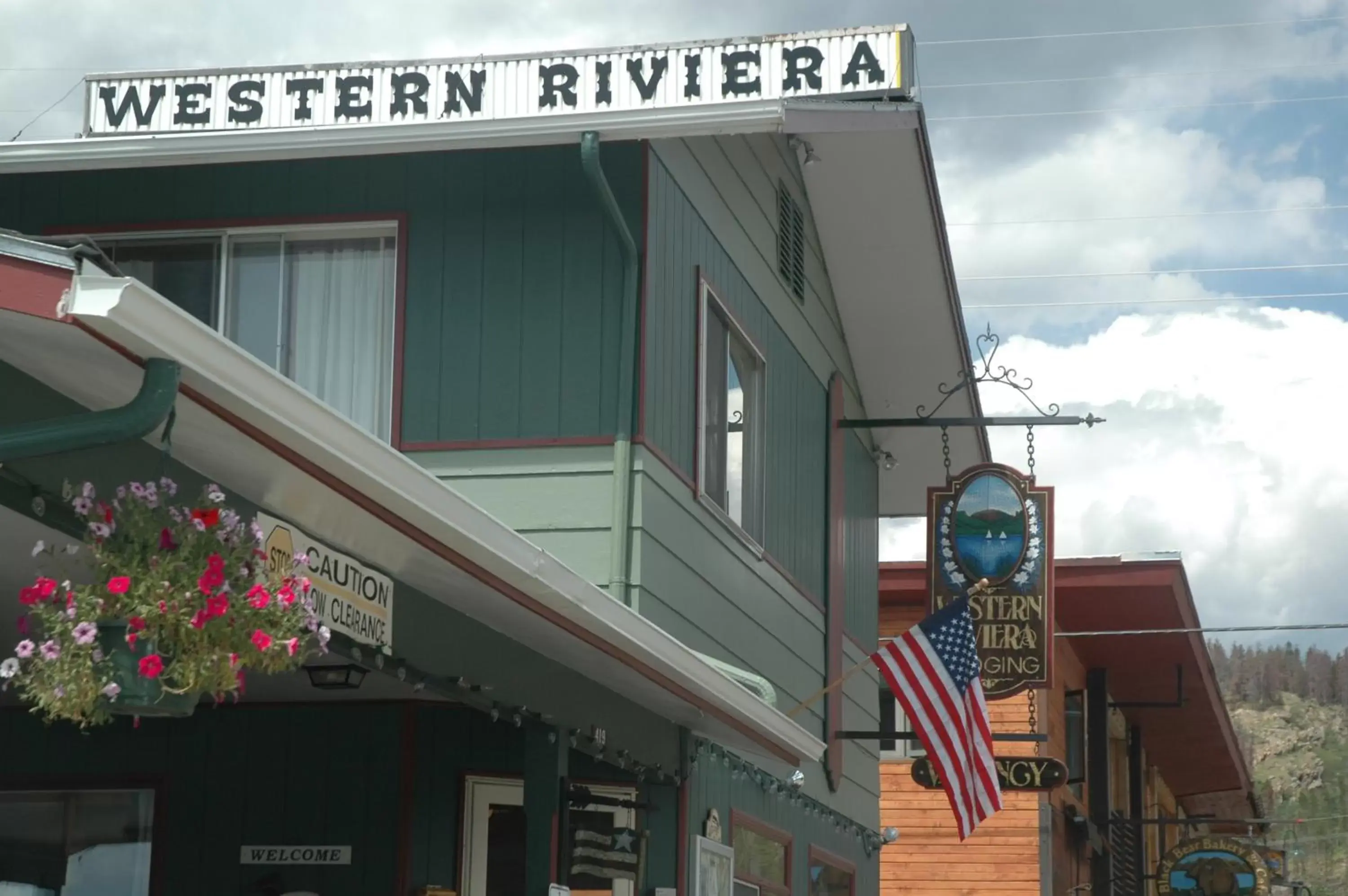 Facade/entrance, Property Building in Western Riviera Lakeside Lodging