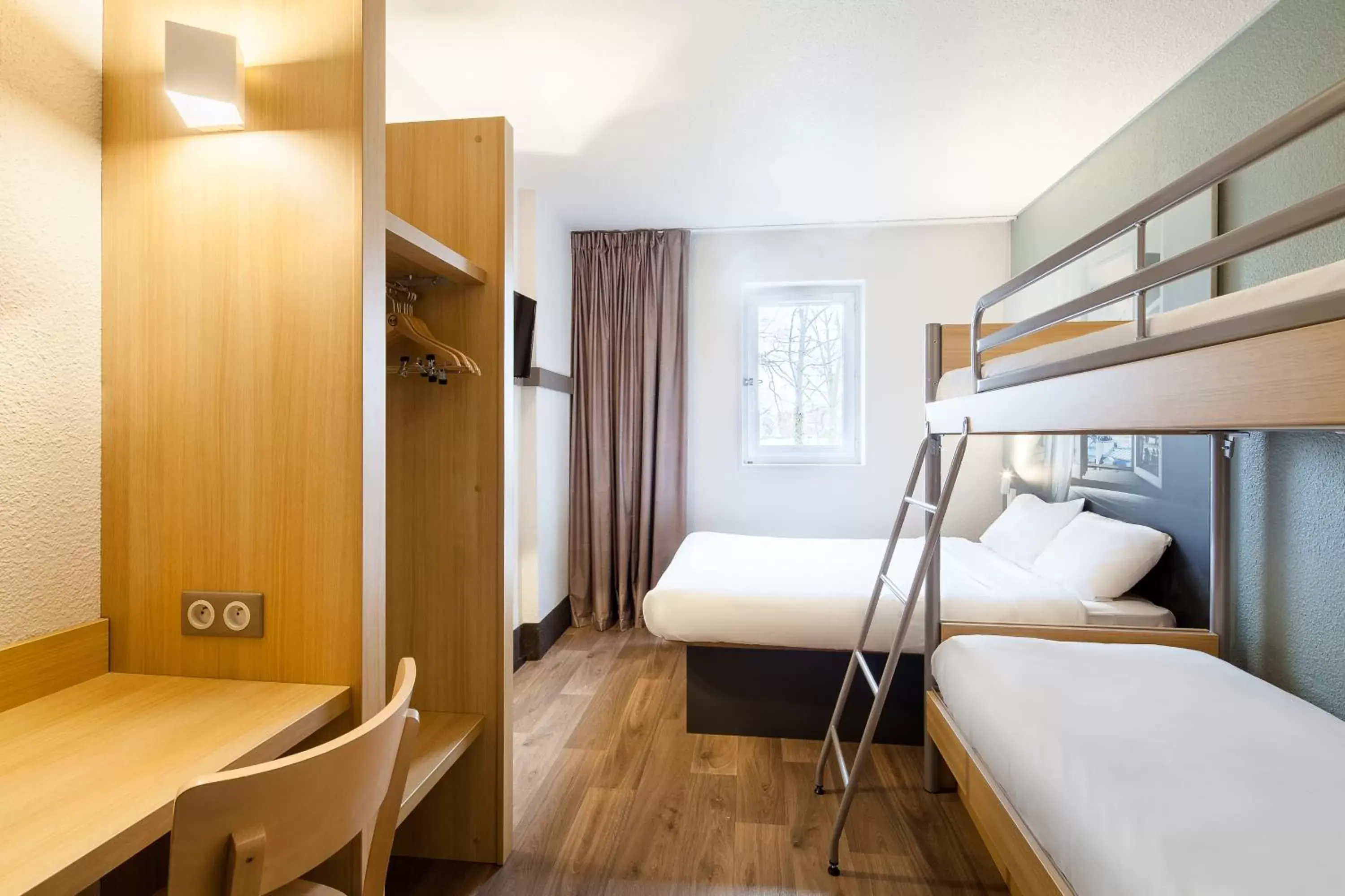 Bedroom, Bunk Bed in B&B HOTEL Saint-Michel sur Orge