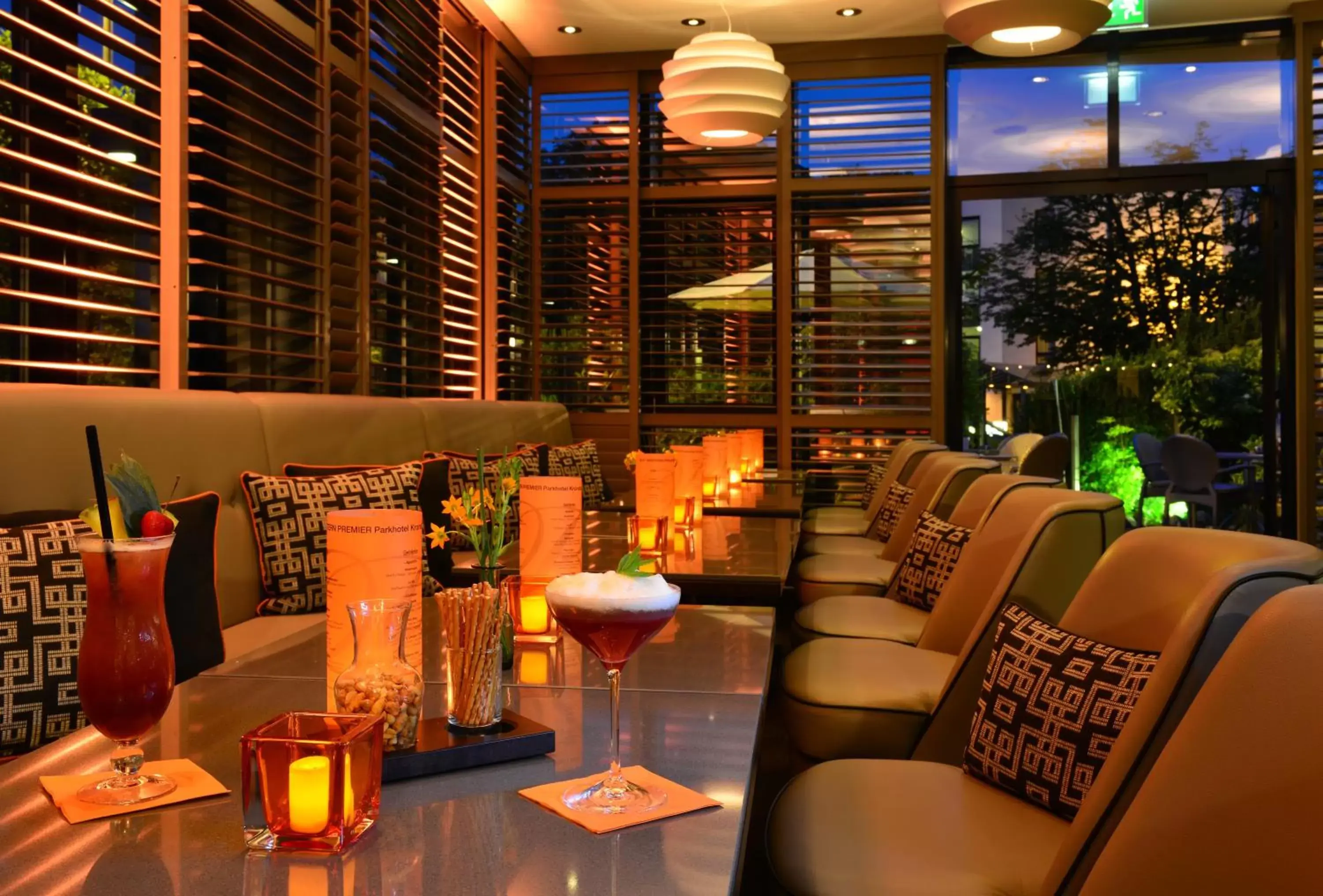 Lounge or bar in Best Western Premier Parkhotel Kronsberg