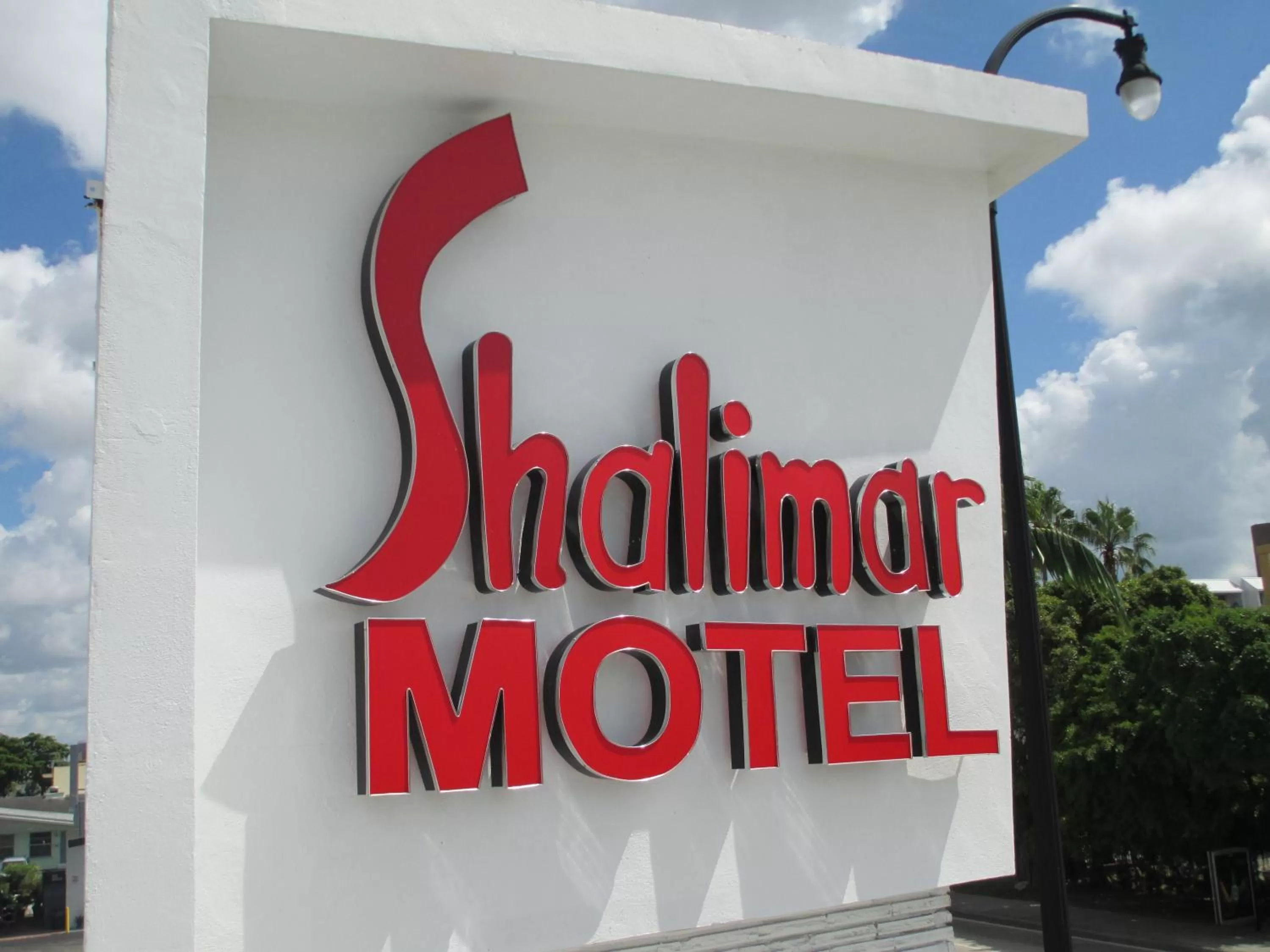 Facade/entrance in Shalimar Motel