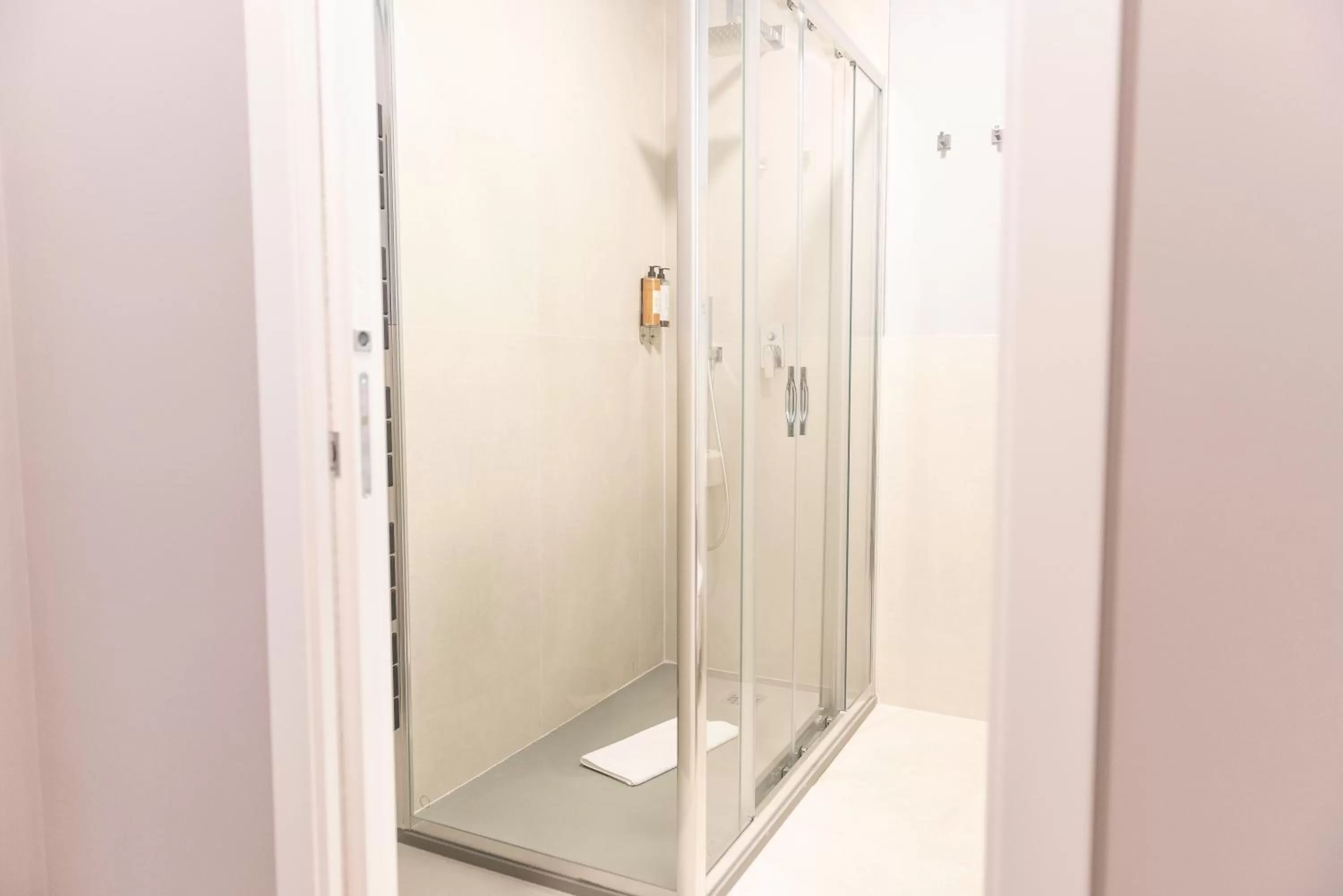 Bathroom in CASA Room Apartments Machiavelli 13