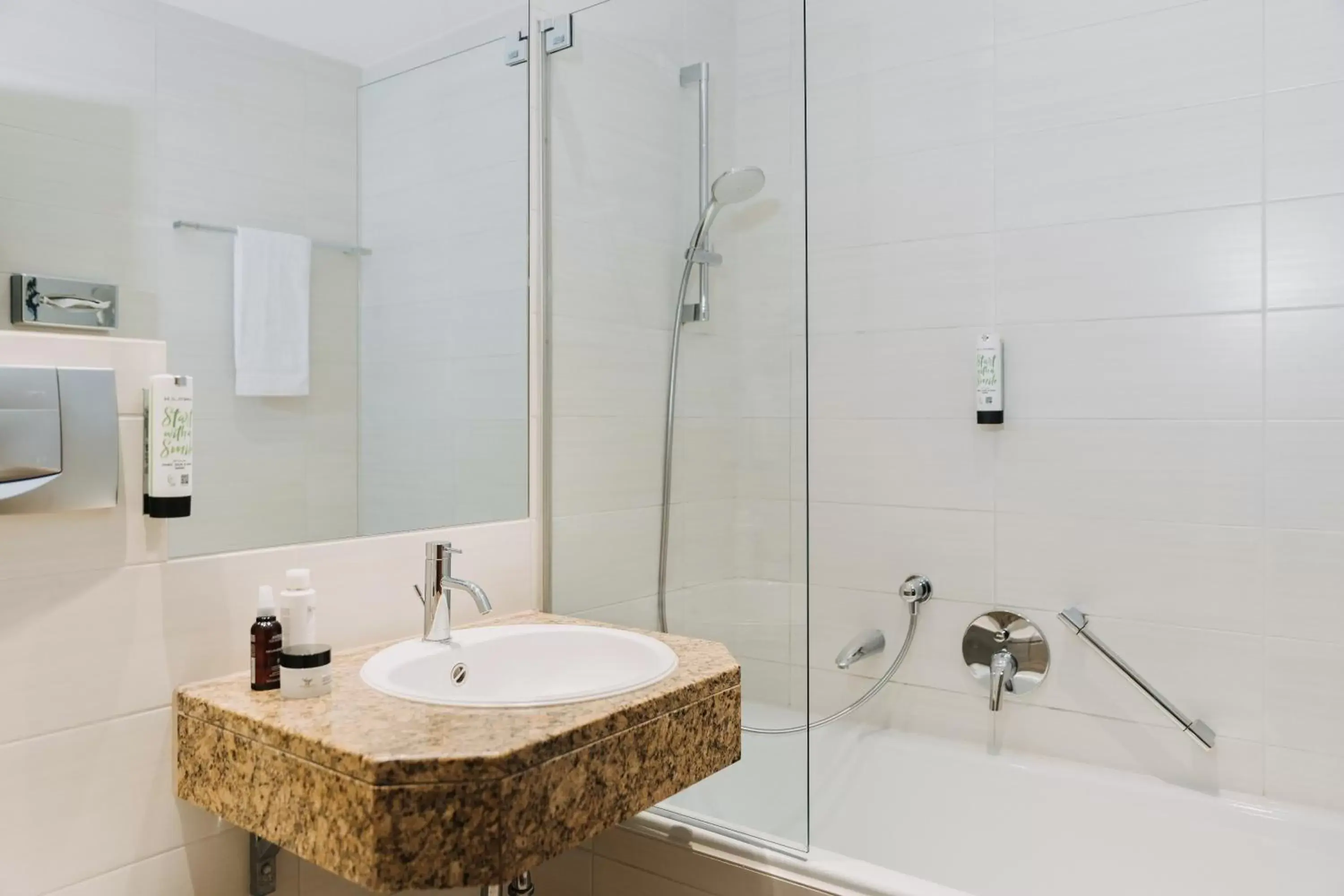 Bath, Bathroom in Altstadthotel Arch