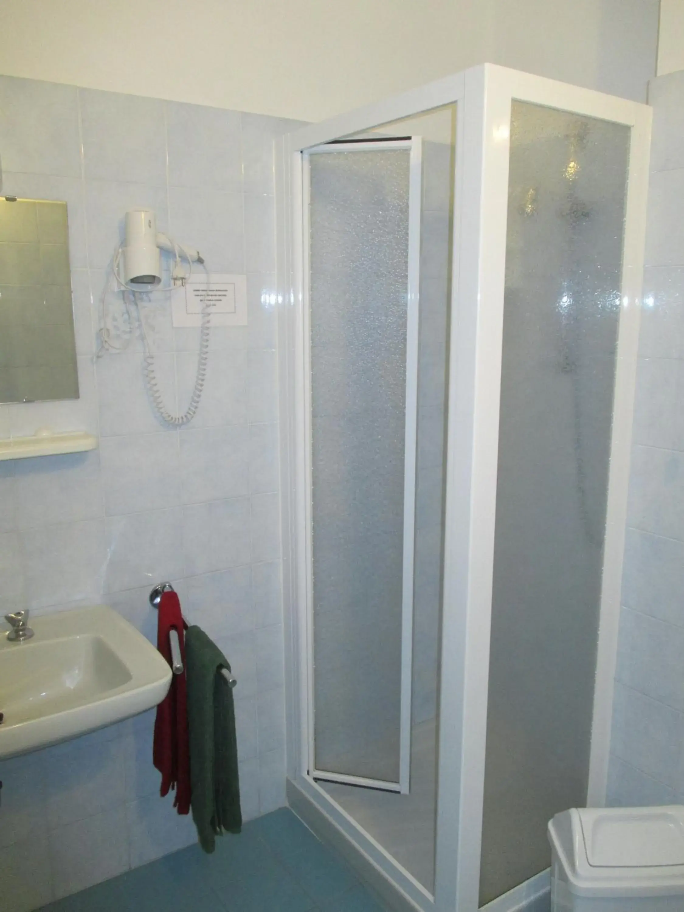 Shower, Bathroom in Hotel Casa Popi