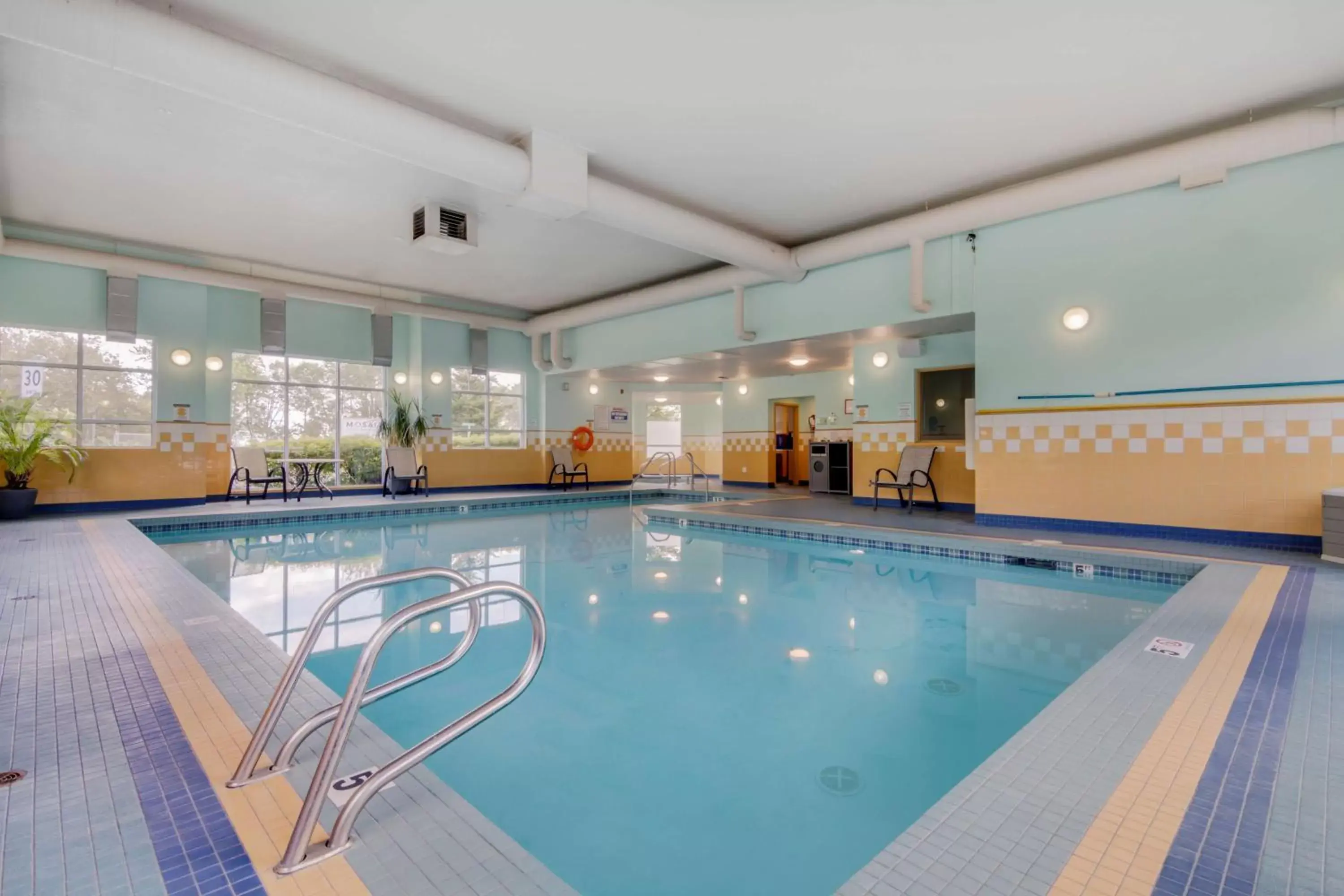 Pool view, Swimming Pool in Best Western PLUS Chemainus Inn