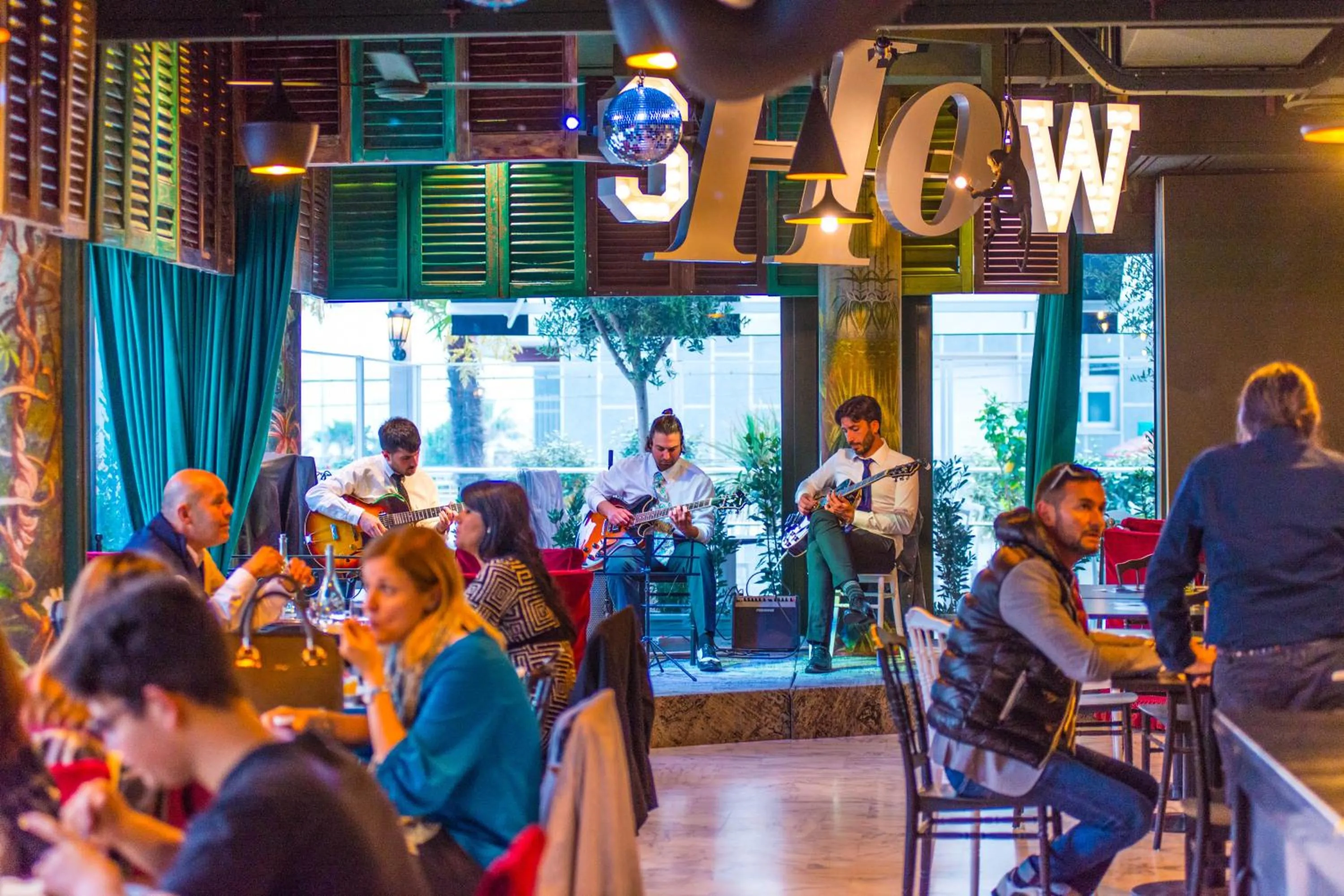 Restaurant/places to eat in Admiral Art Hotel