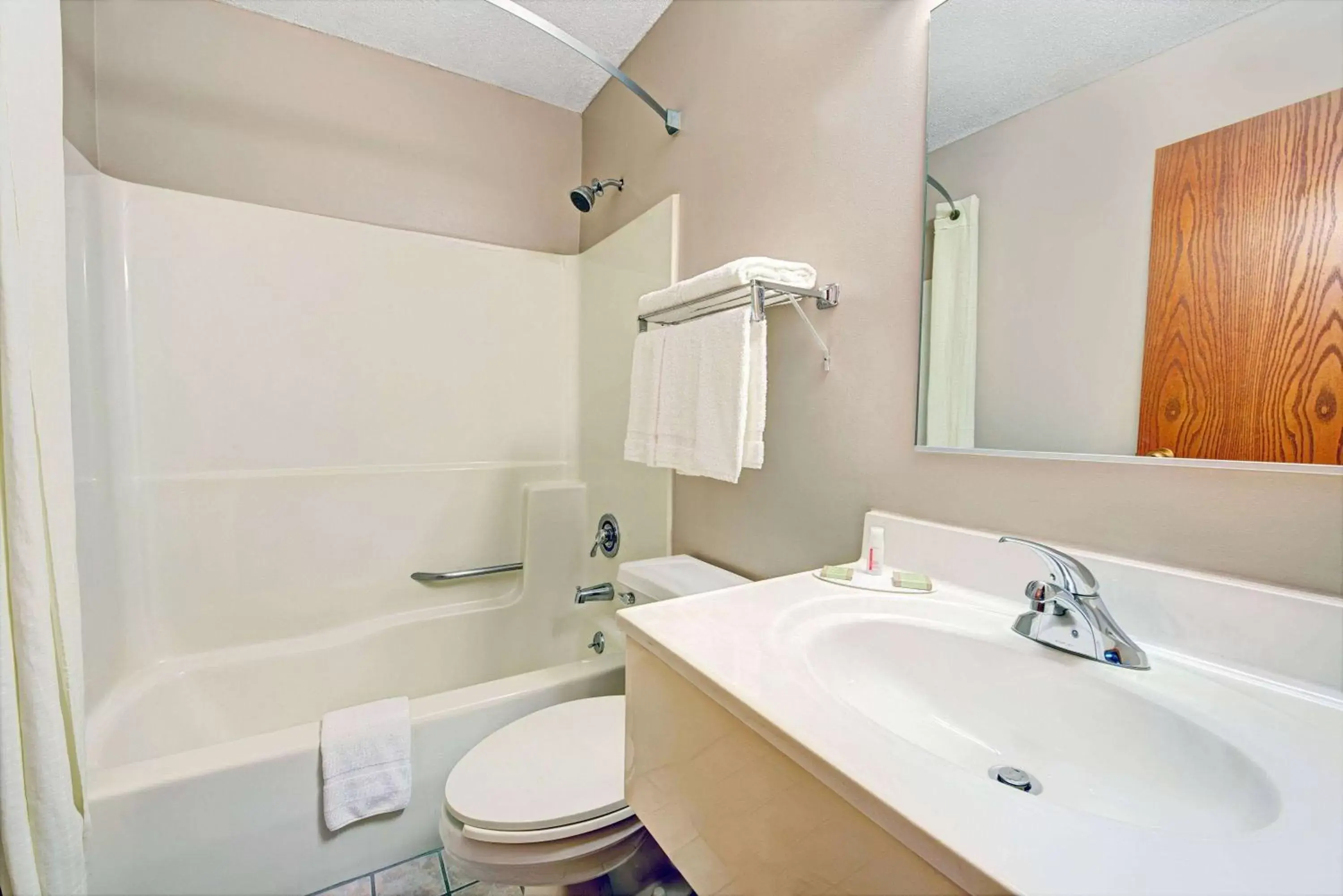 Photo of the whole room, Bathroom in Super 8 by Wyndham Indianapolis Emerson