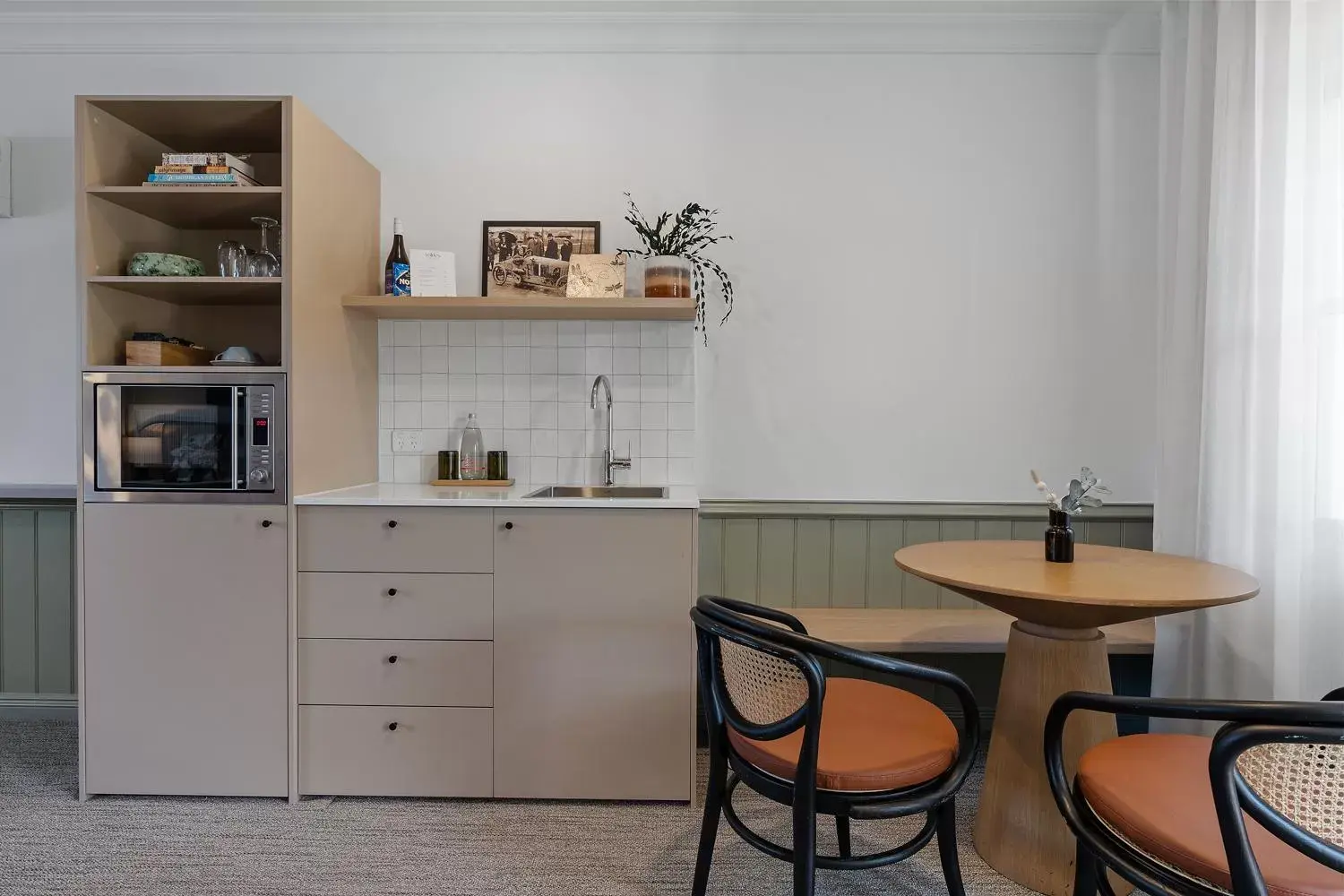 Dining area, Kitchen/Kitchenette in Wildes Hotel Kangaroo Valley