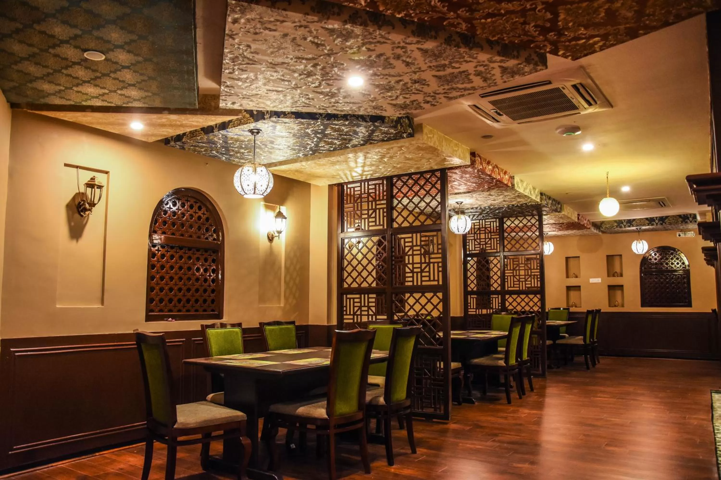 Restaurant/Places to Eat in Poppys Tower Tiruppur