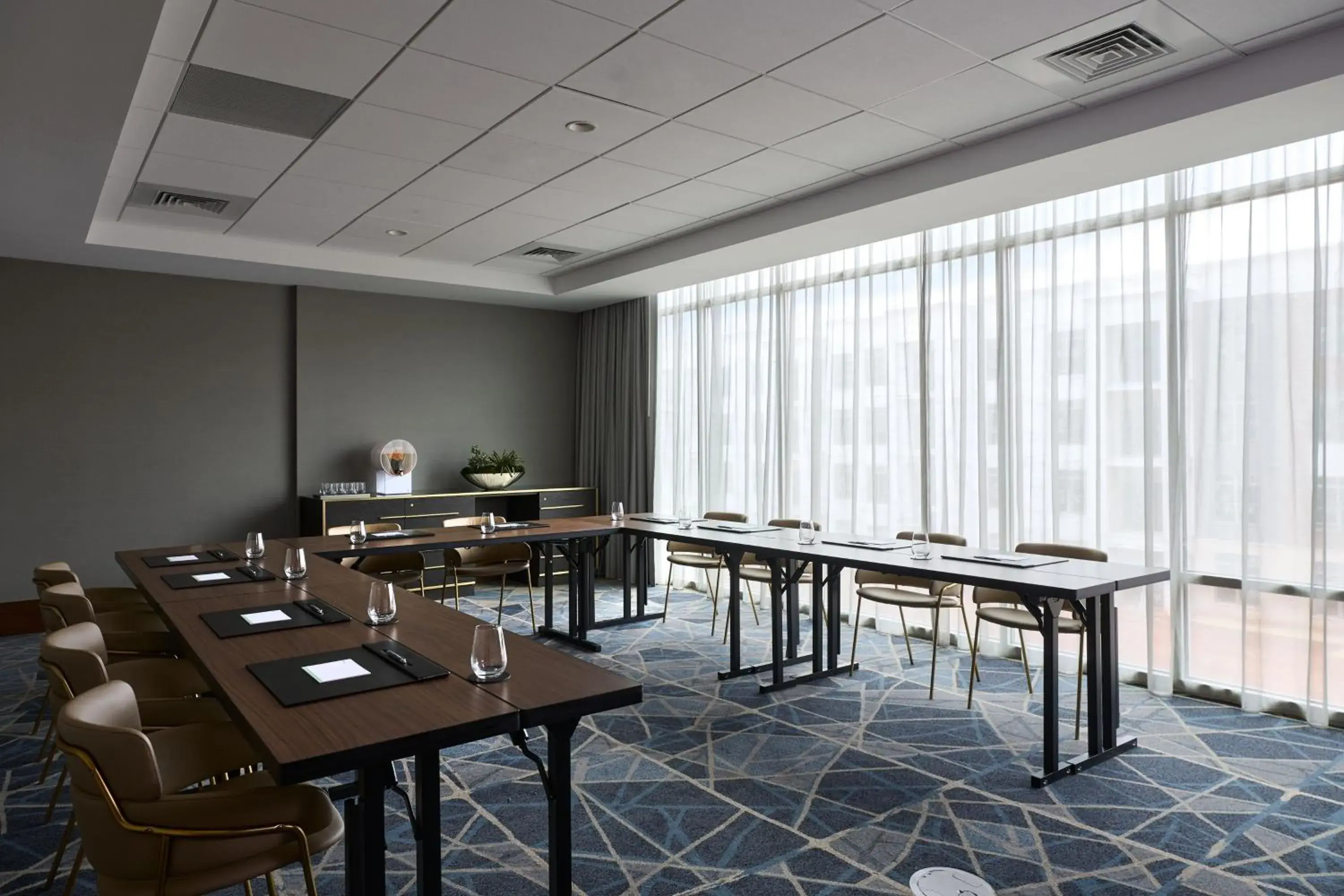 Meeting/conference room, Restaurant/Places to Eat in The Westin Raleigh-Durham Airport