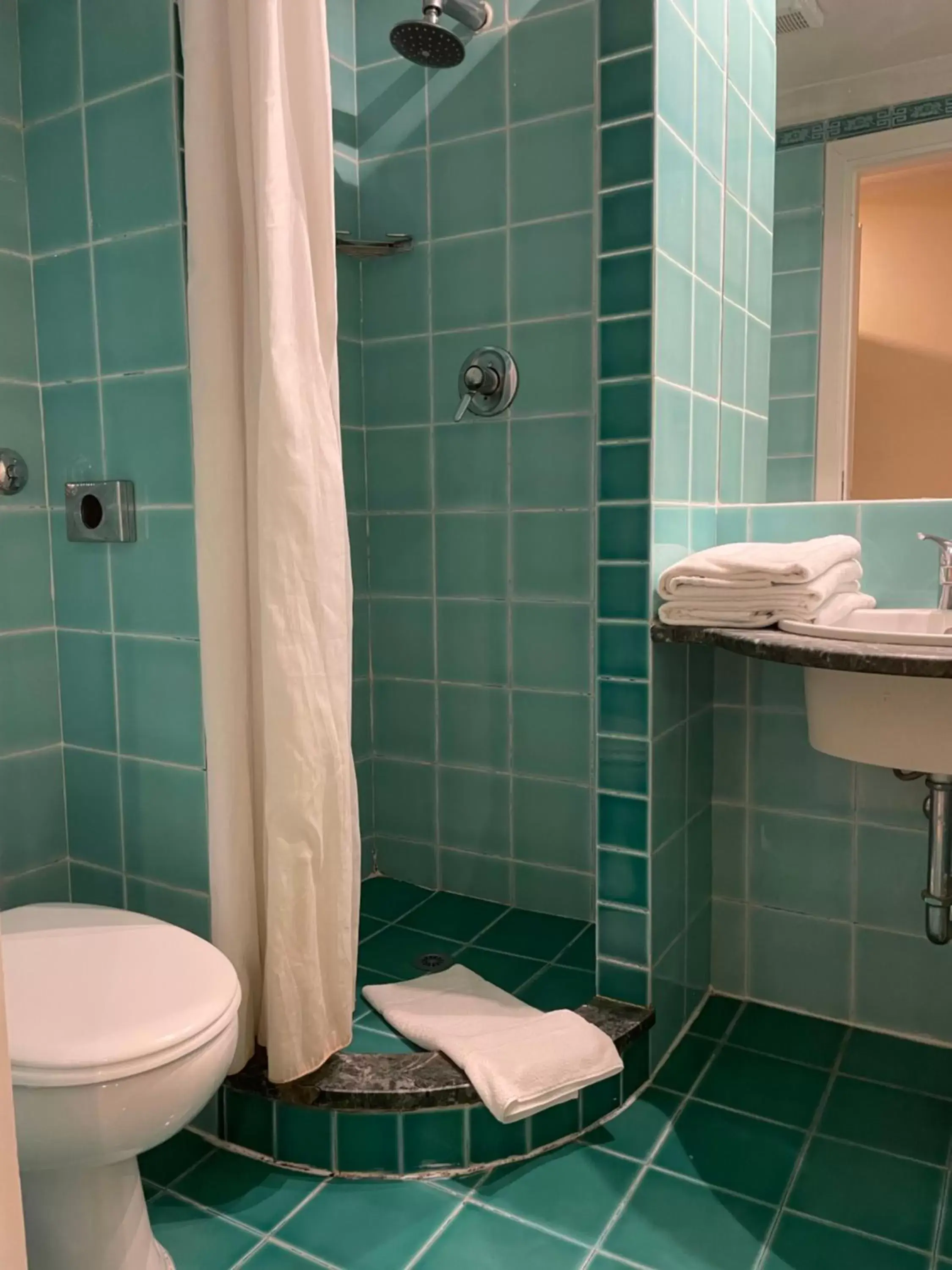 Bathroom in Hotel De Petris