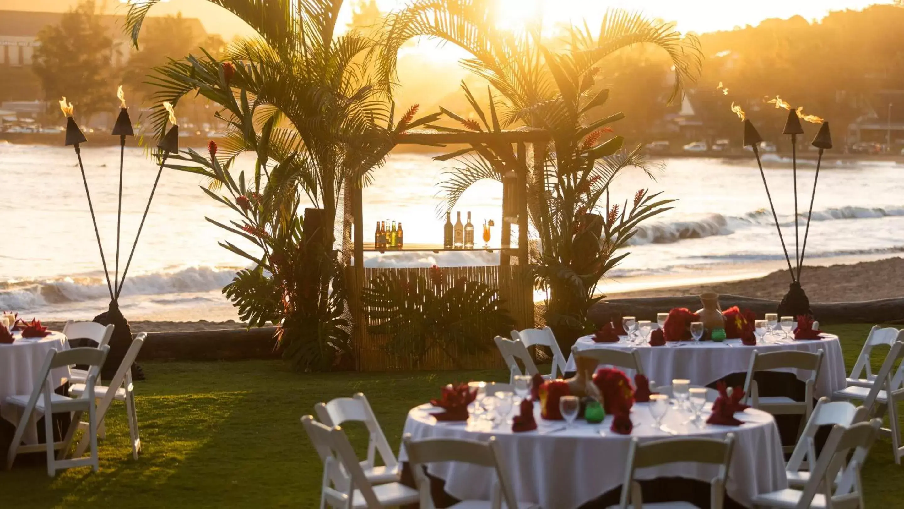 Balcony/Terrace, Restaurant/Places to Eat in The Royal Sonesta Kauai Resort Lihue