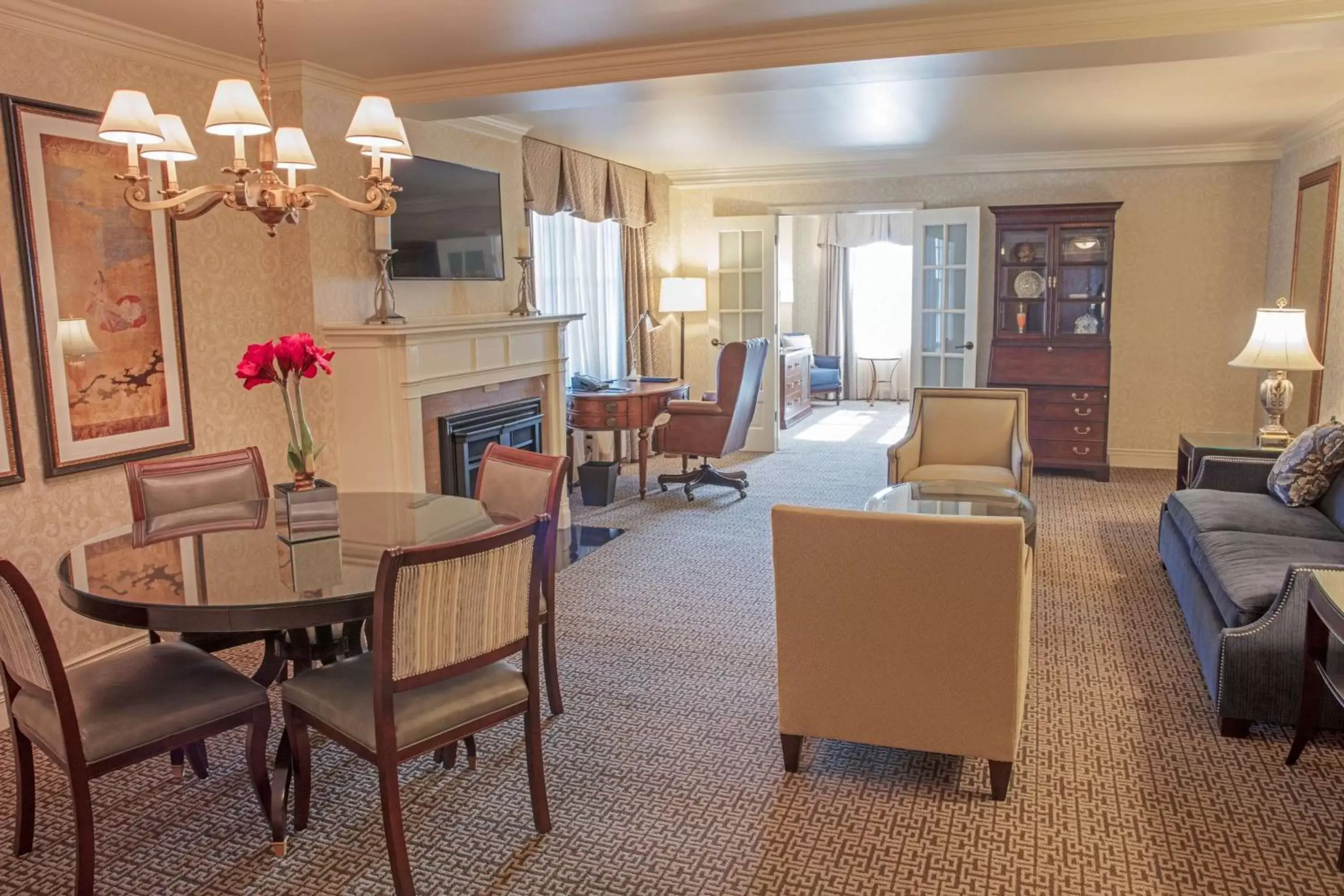 Bedroom, Seating Area in Hotel Roanoke & Conference Center, Curio Collection by Hilton