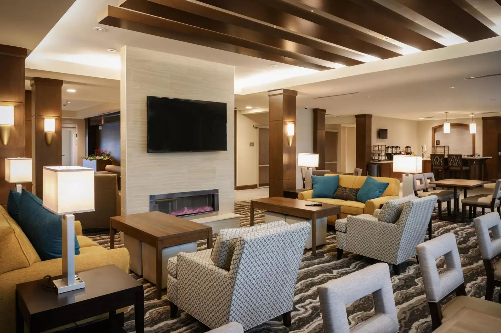Lobby or reception, Lounge/Bar in Staybridge Suites - Vero Beach, an IHG Hotel