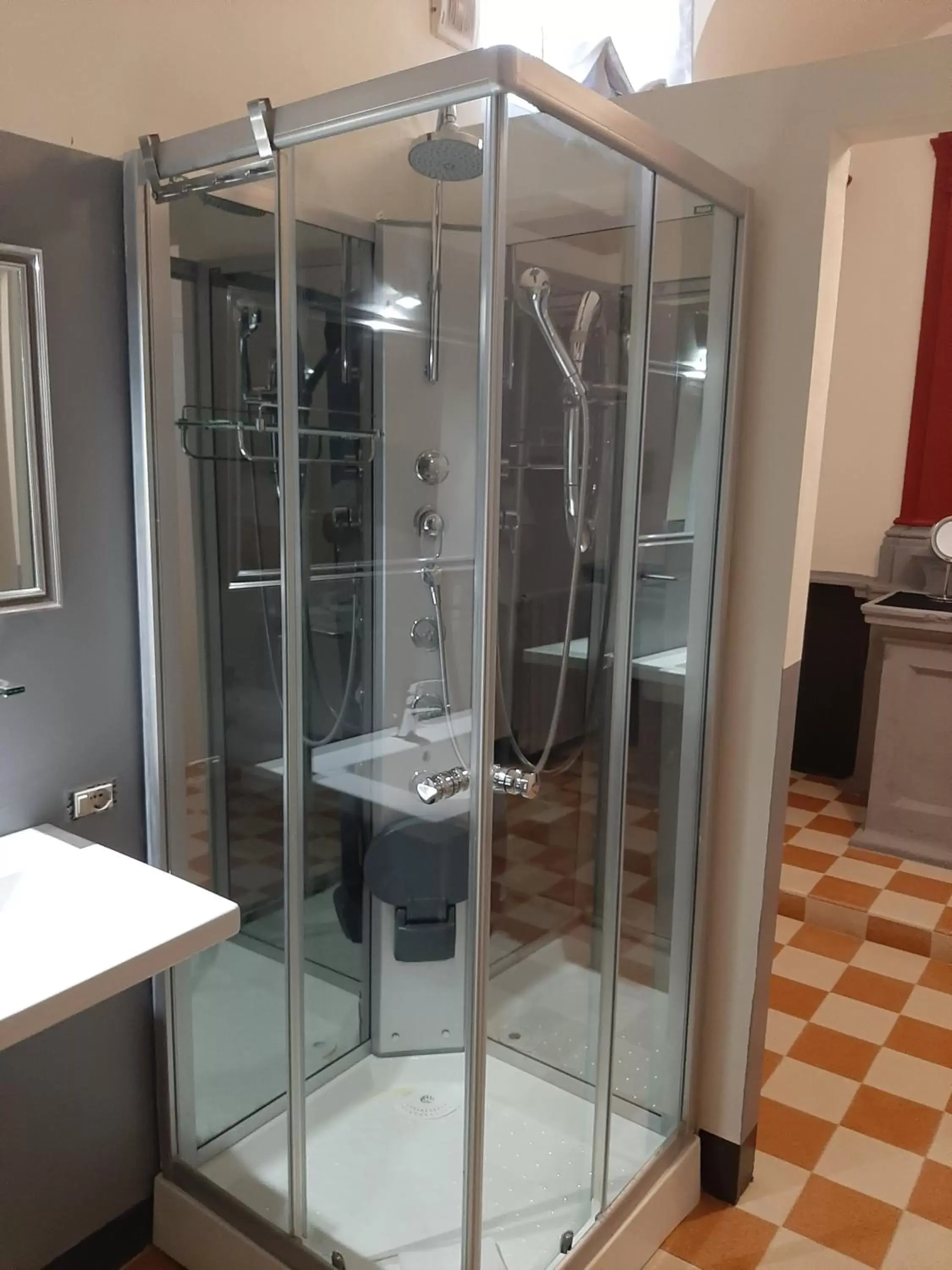 Shower, Bathroom in B&B Principe Calaf 3