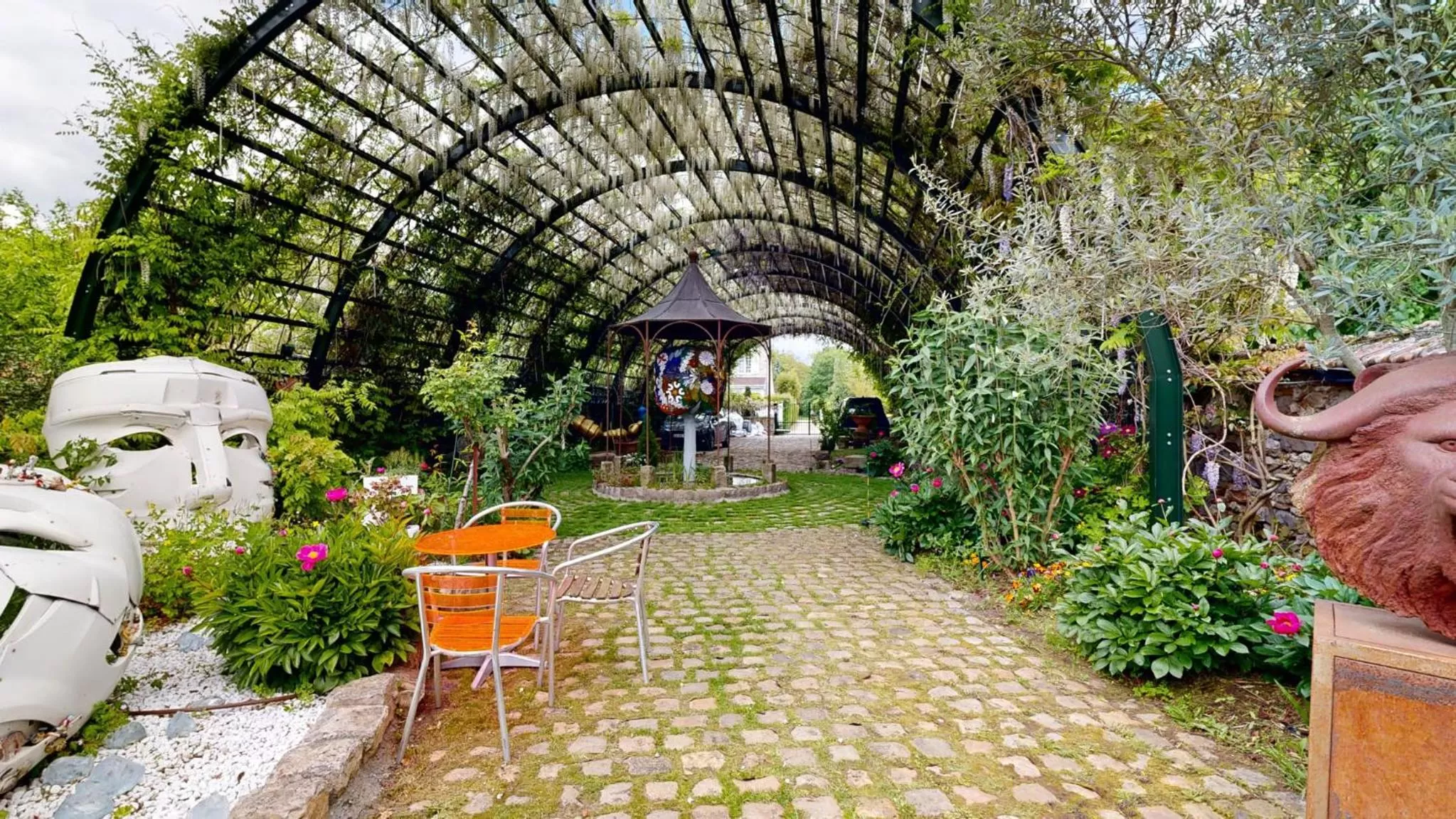 Garden in Besharat Gallery & Museum