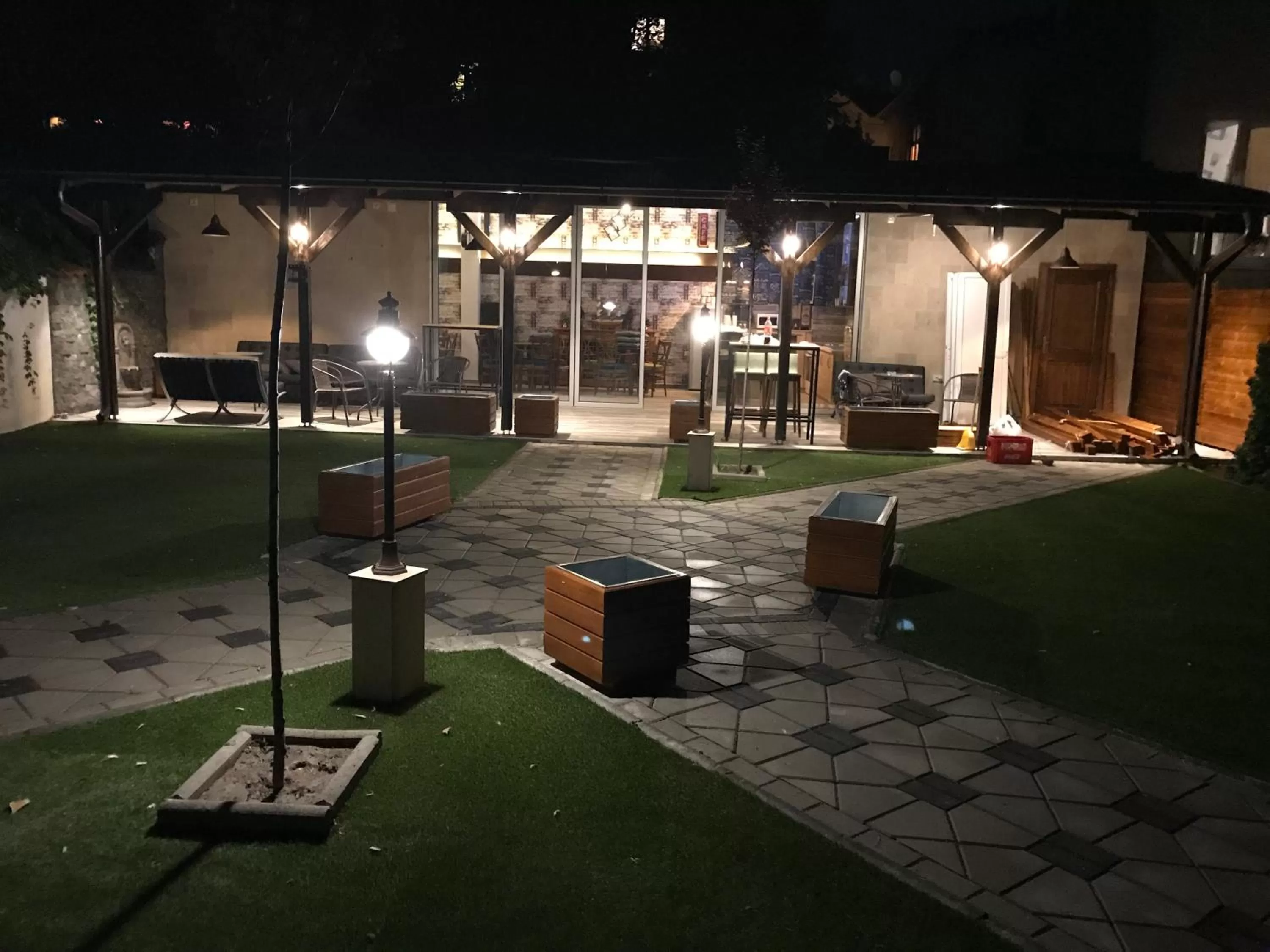 Garden in Villa Nina Hotel & Lounge bar