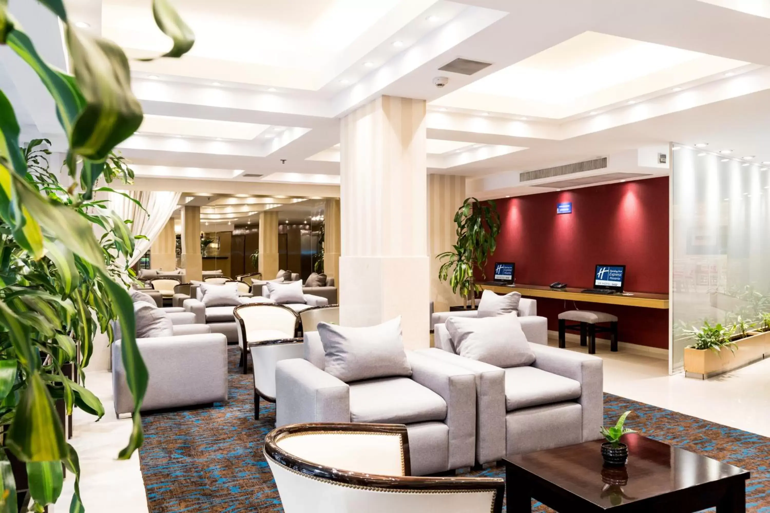 Area and facilities, Lounge/Bar in Holiday Inn Express Rosario, an IHG Hotel
