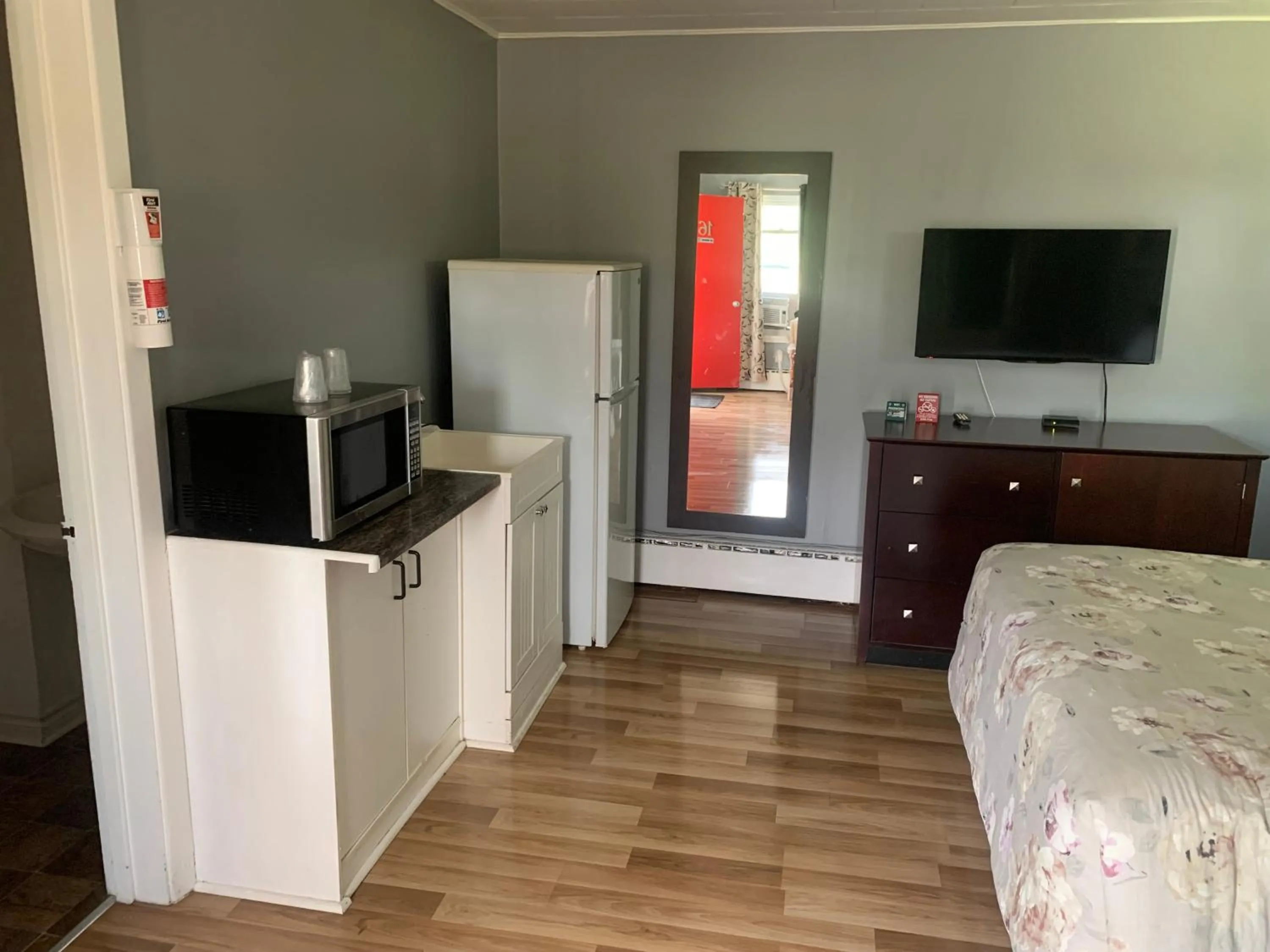 Bed in Nites Inn Motel