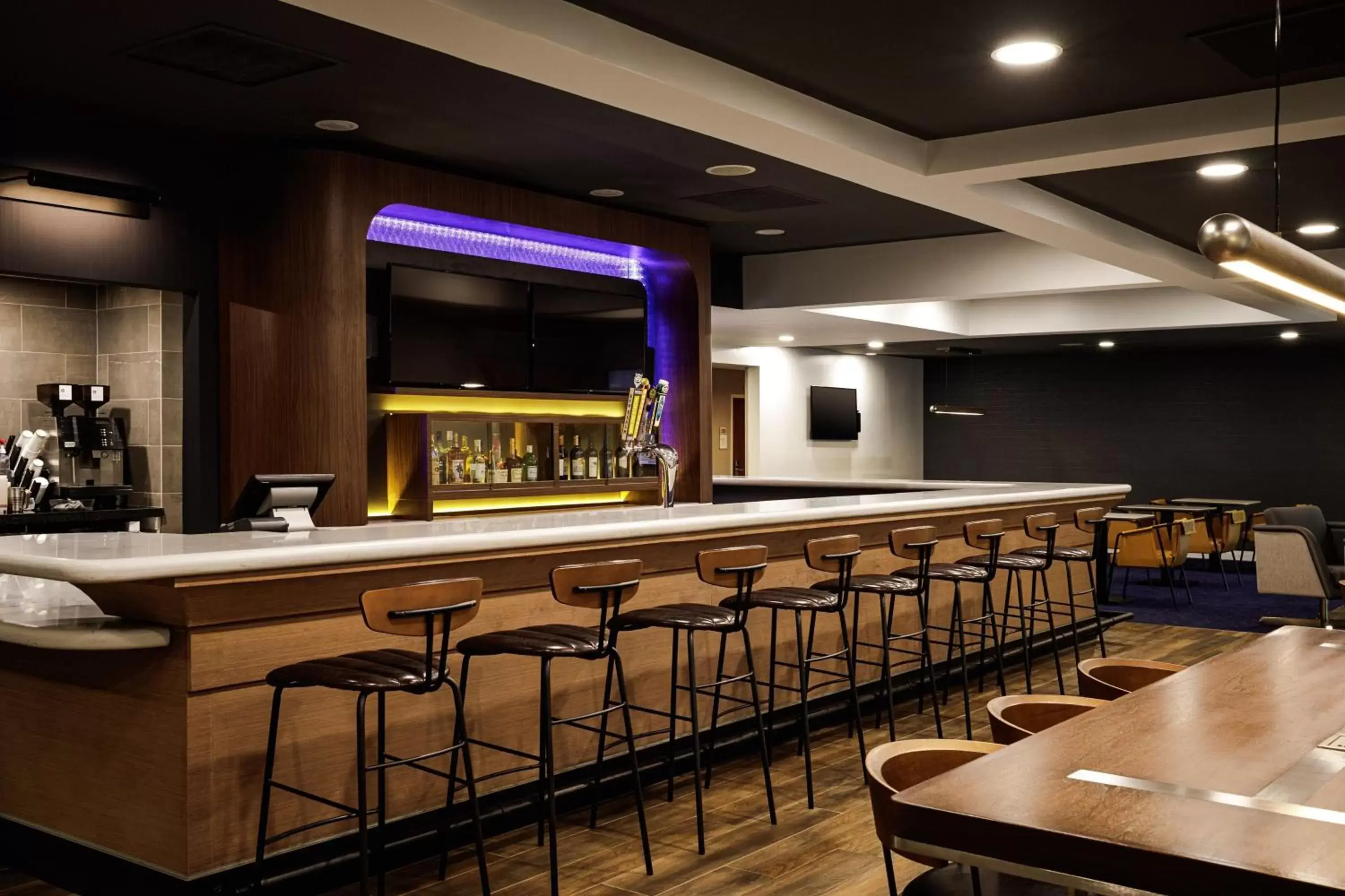 Restaurant/places to eat, Lounge/Bar in Courtyard by Marriott Springfield