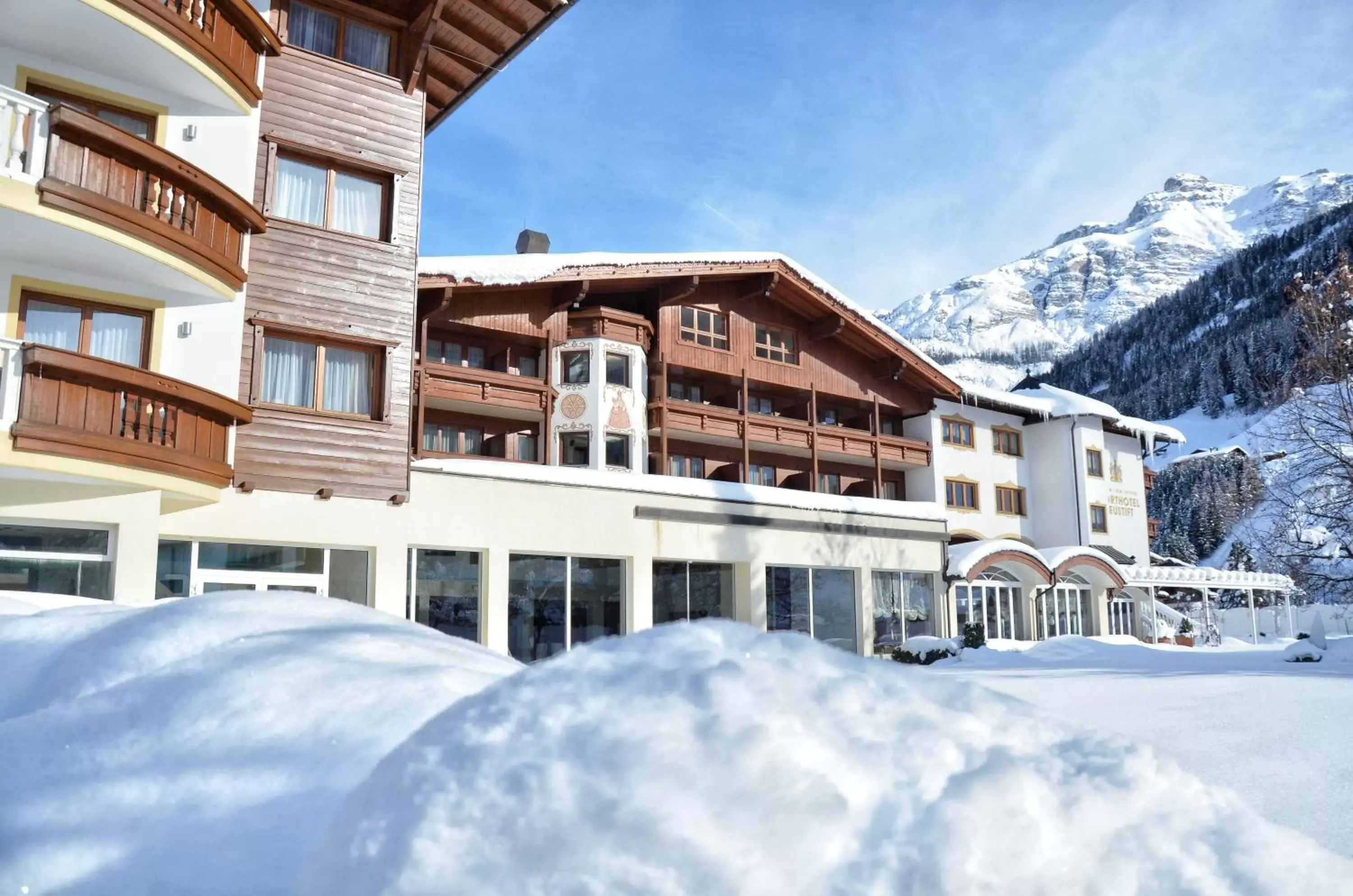 Facade/entrance, Winter in Sporthotel Neustift